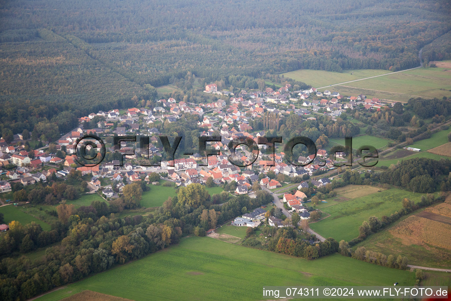 Vue aérienne de Schirrhein dans le département Bas Rhin, France