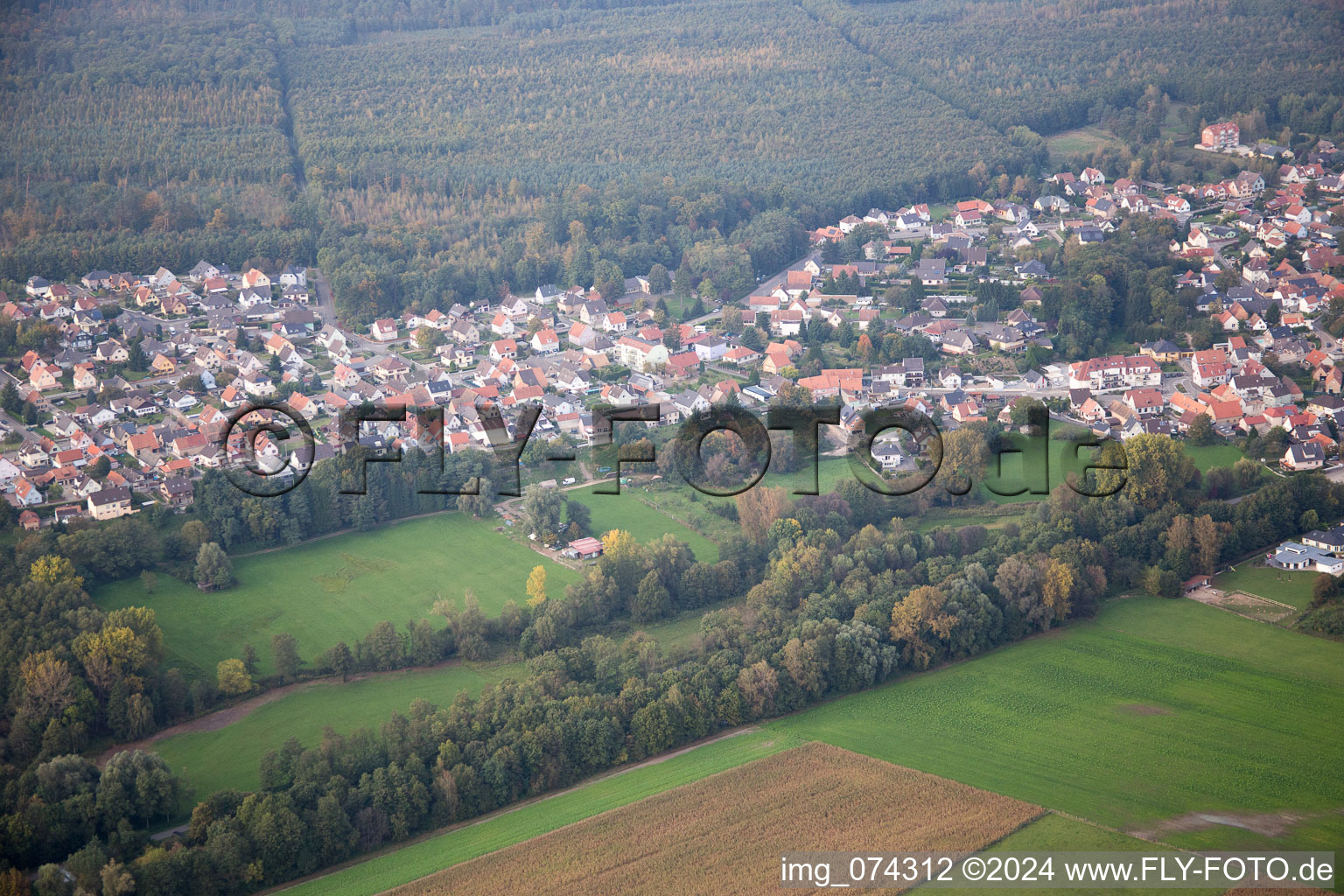 Vue aérienne de Schirrhein dans le département Bas Rhin, France