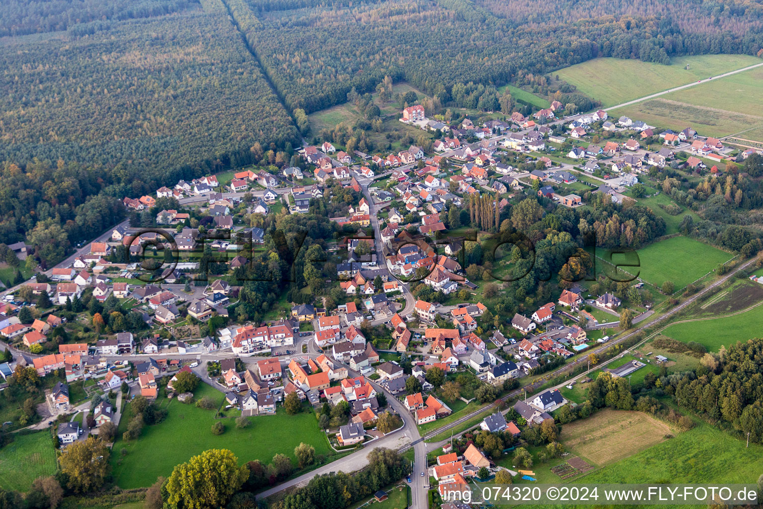 Vue aérienne de Vue sur le village à Schirrhoffen dans le département Bas Rhin, France