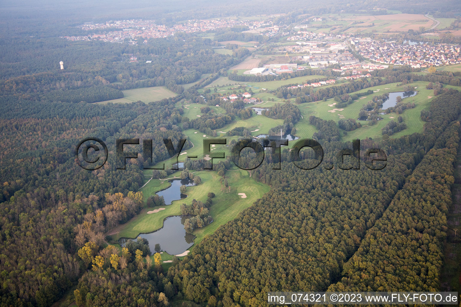 Vue aérienne de Terrain de golf à Soufflenheim dans le département Bas Rhin, France