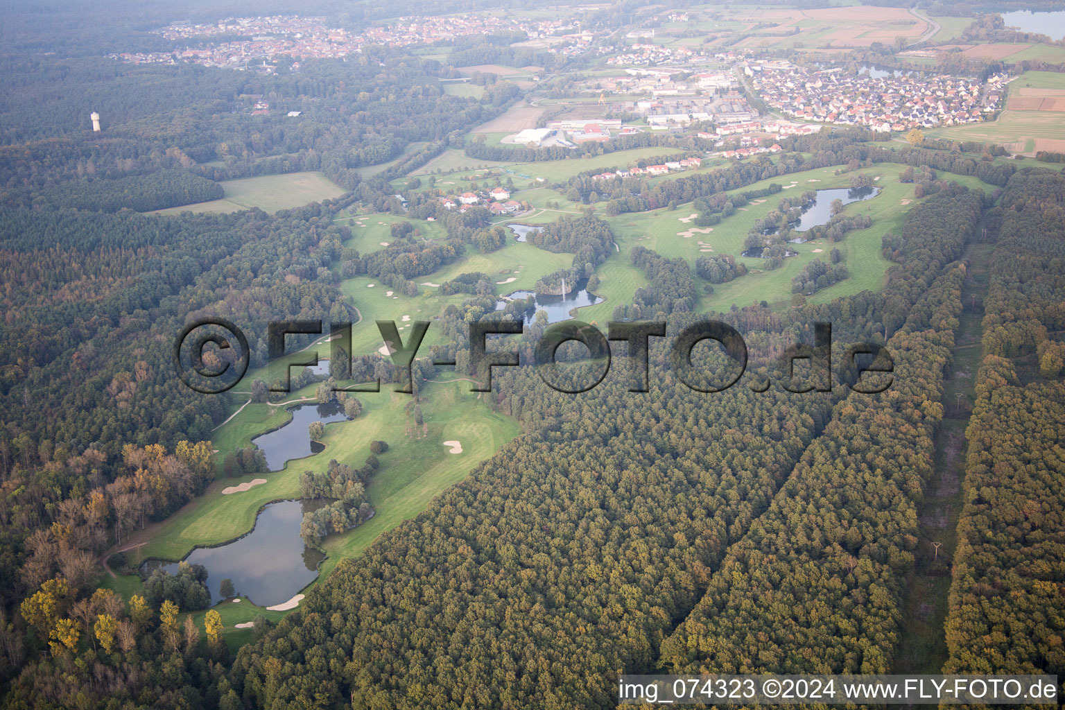 Vue aérienne de Terrain de golf à Soufflenheim dans le département Bas Rhin, France