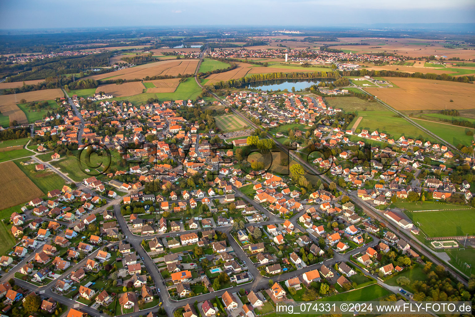 Vue aérienne de Rountzenheim dans le département Bas Rhin, France