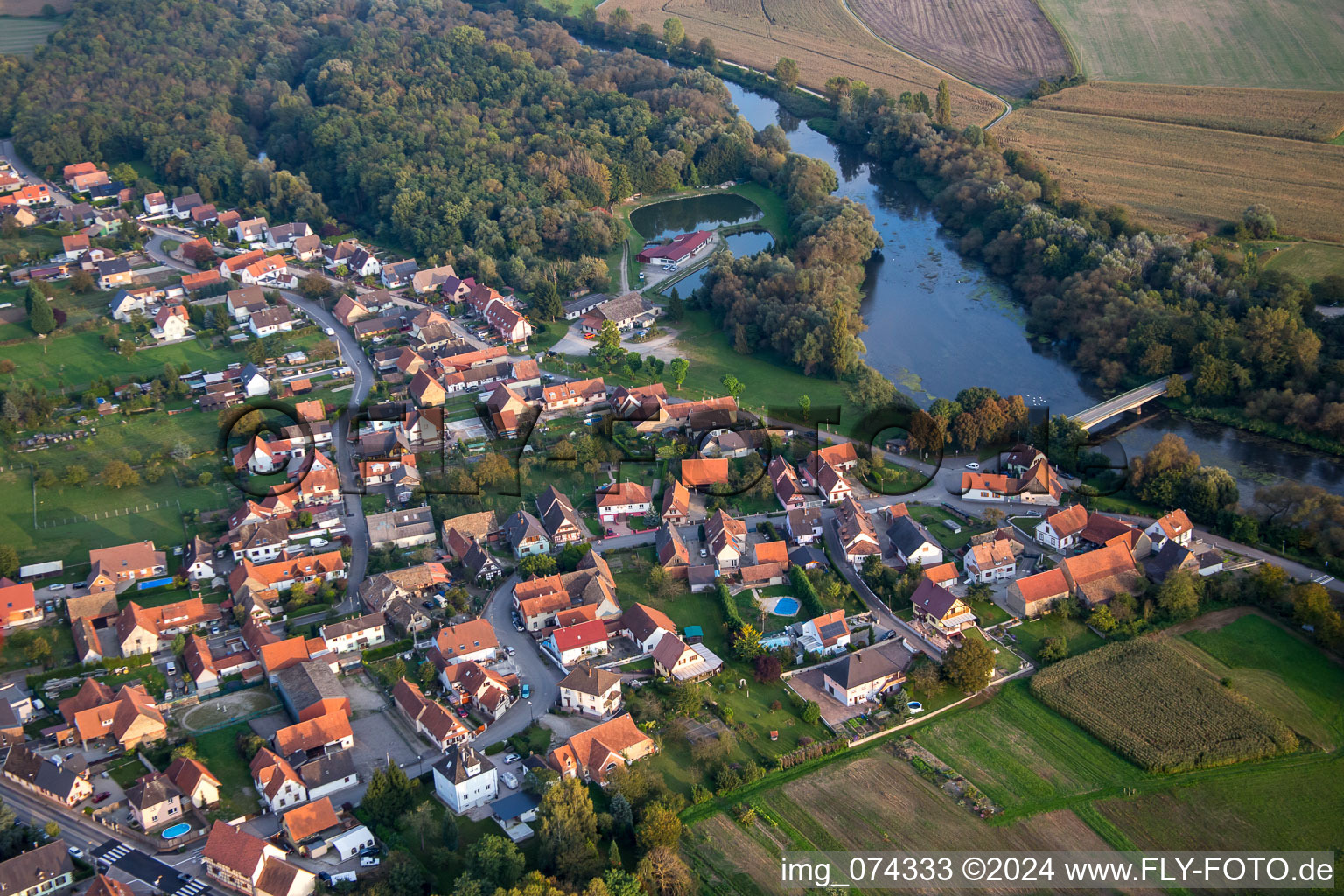 Vue aérienne de Pont d'Auenheim à Rountzenheim dans le département Bas Rhin, France