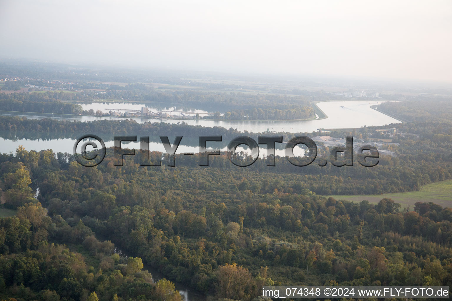 Vue aérienne de Fort-Louis dans le département Bas Rhin, France