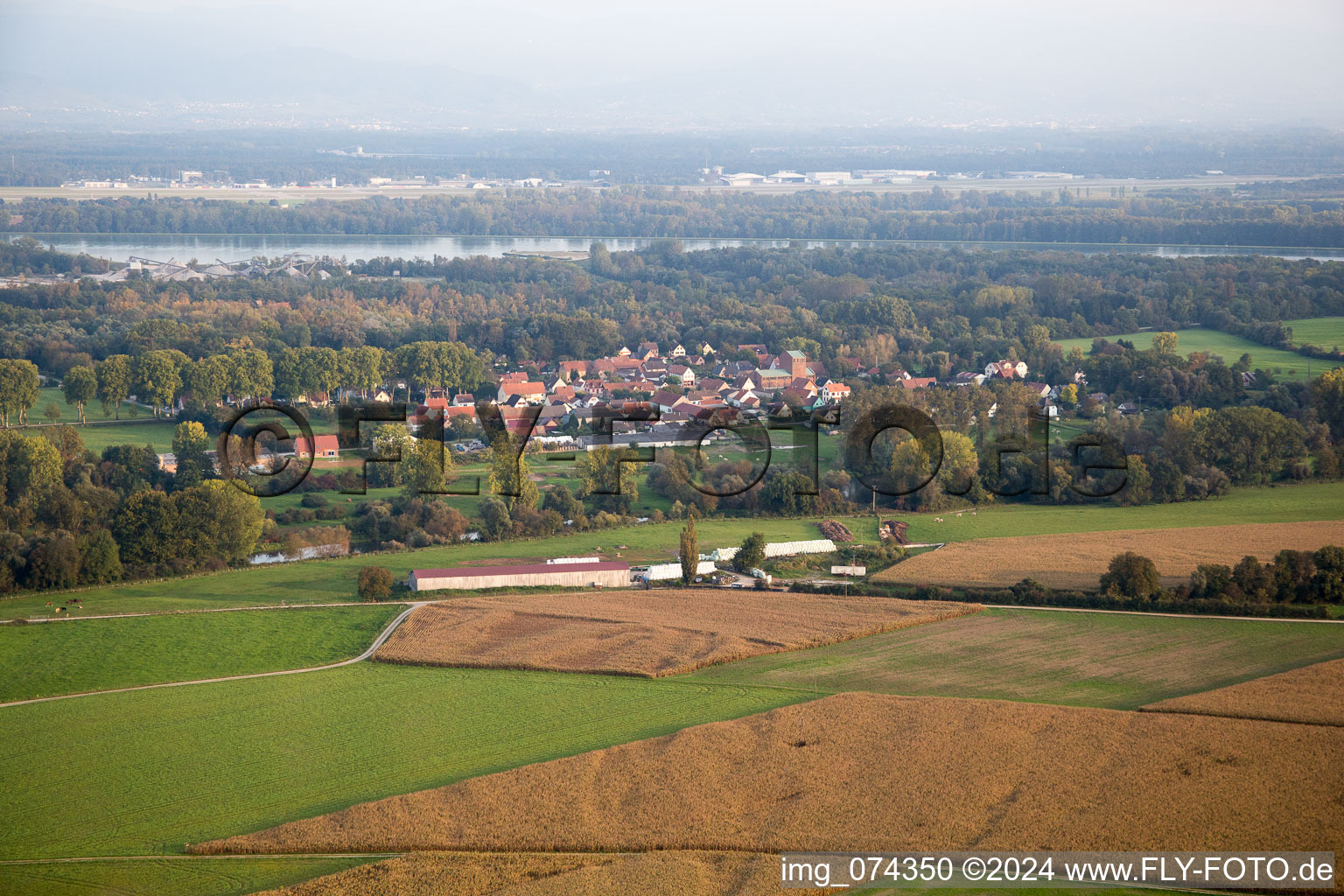 Vue aérienne de Fort-Louis dans le département Bas Rhin, France