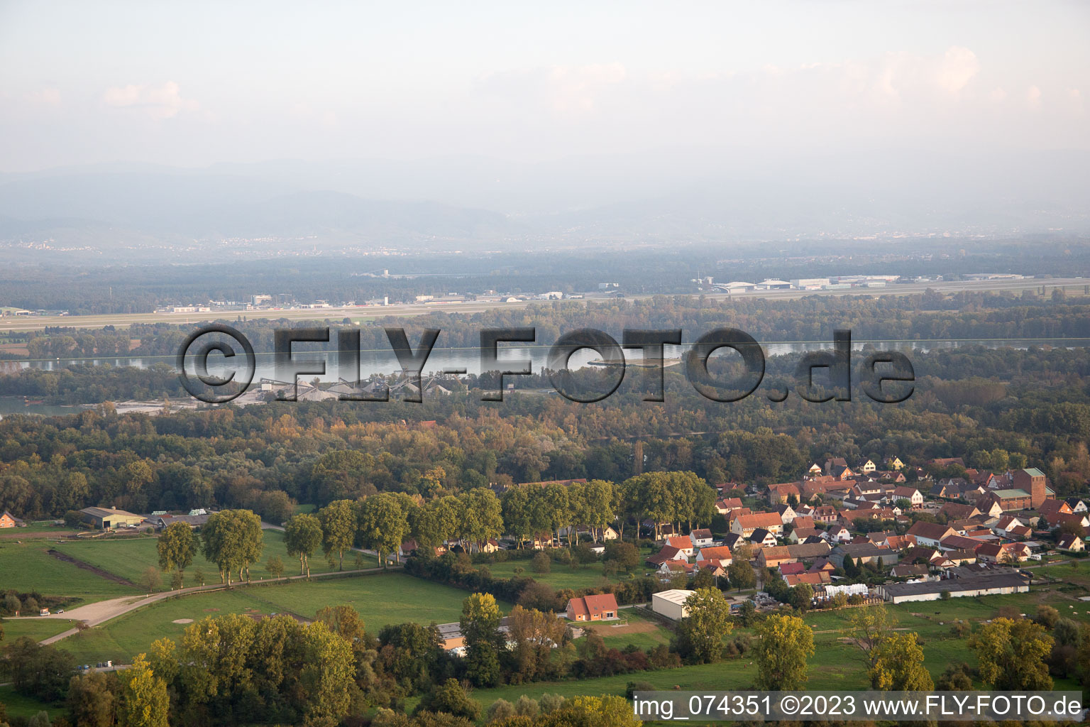 Photographie aérienne de Fort-Louis dans le département Bas Rhin, France