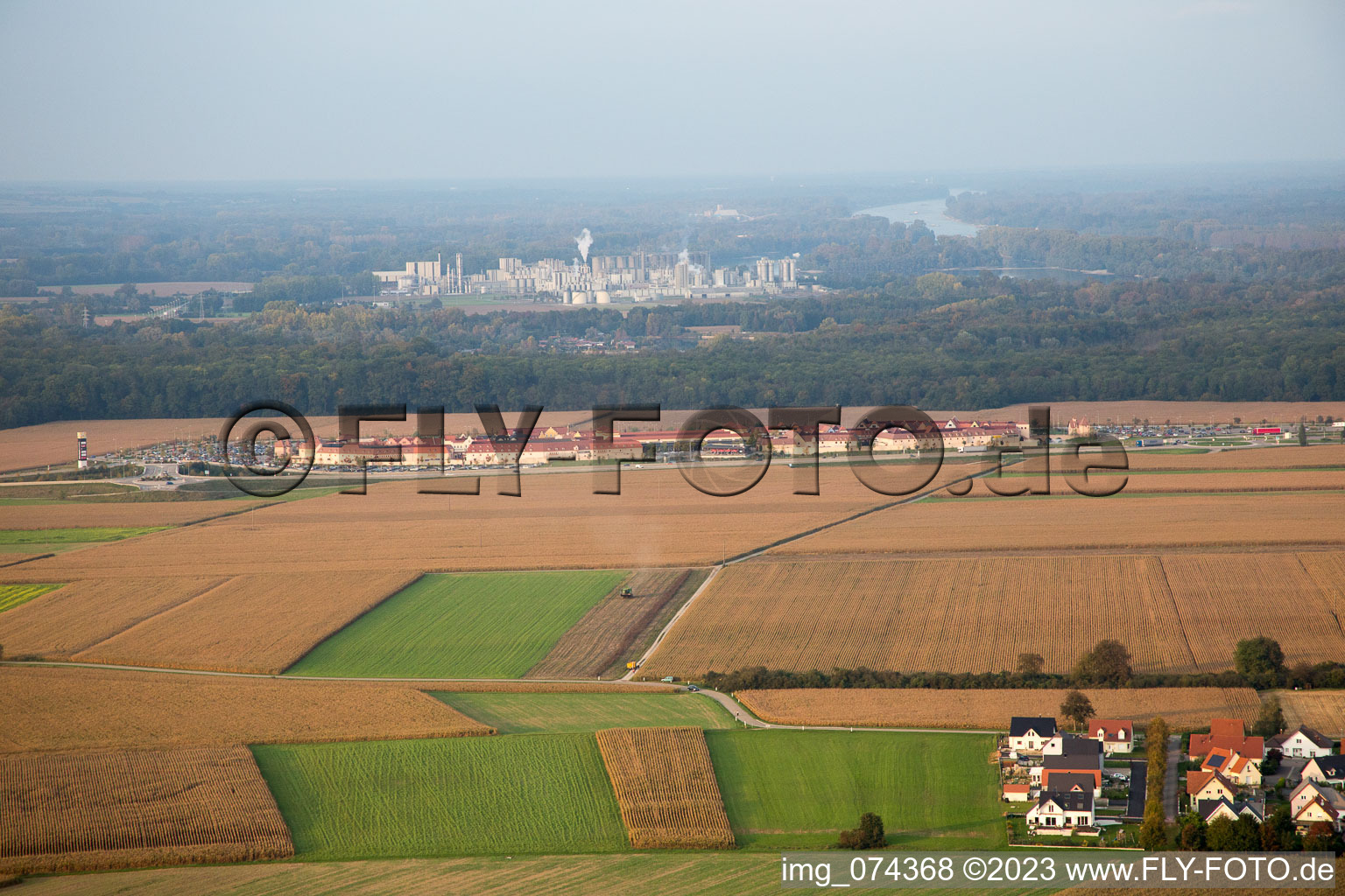 Vue aérienne de Centre de marques de style à Roppenheim dans le département Bas Rhin, France