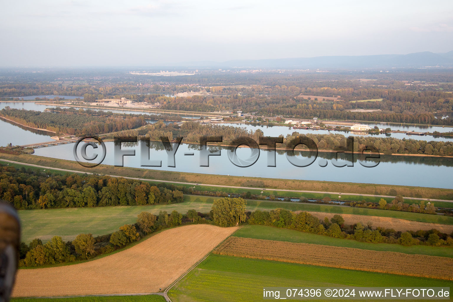 Photographie aérienne de Écluse à Iffezheim dans le département Bade-Wurtemberg, Allemagne