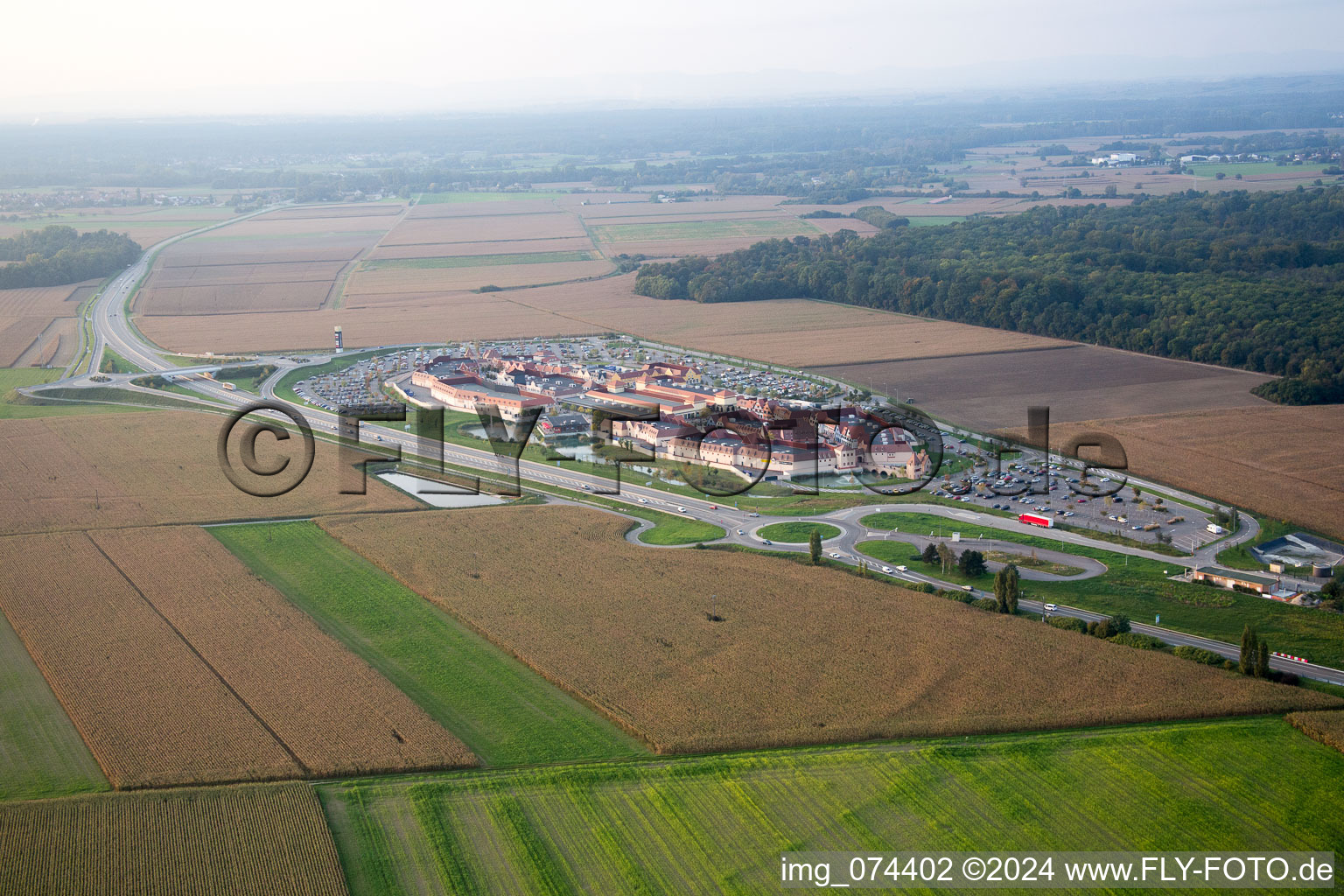 Photographie aérienne de Centre de marques de style à Roppenheim dans le département Bas Rhin, France