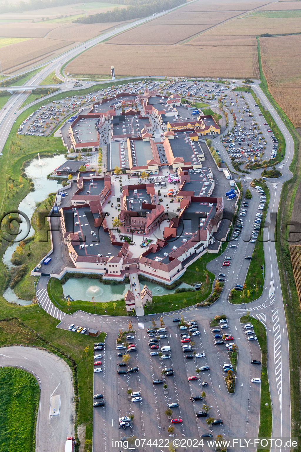 Photographie aérienne de Centre commercial Roppenheim The Style Outlets à Roppenheim dans le département Bas Rhin, France