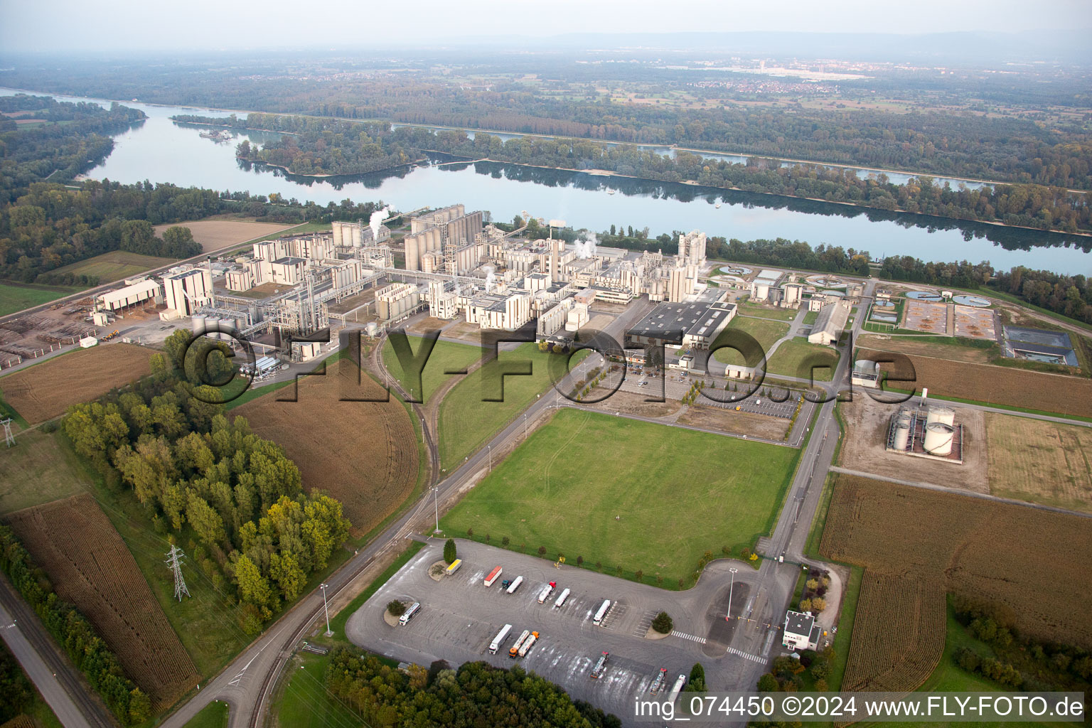 Vue oblique de Industrie à Beinheim dans le département Bas Rhin, France