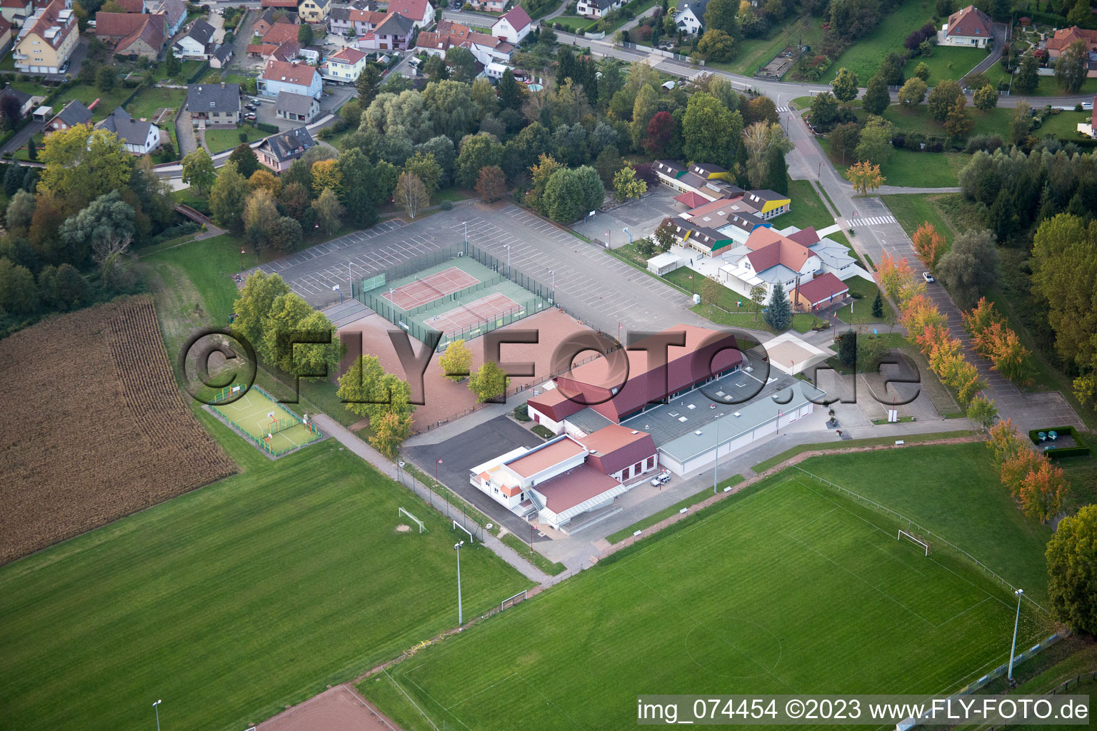 Beinheim dans le département Bas Rhin, France du point de vue du drone