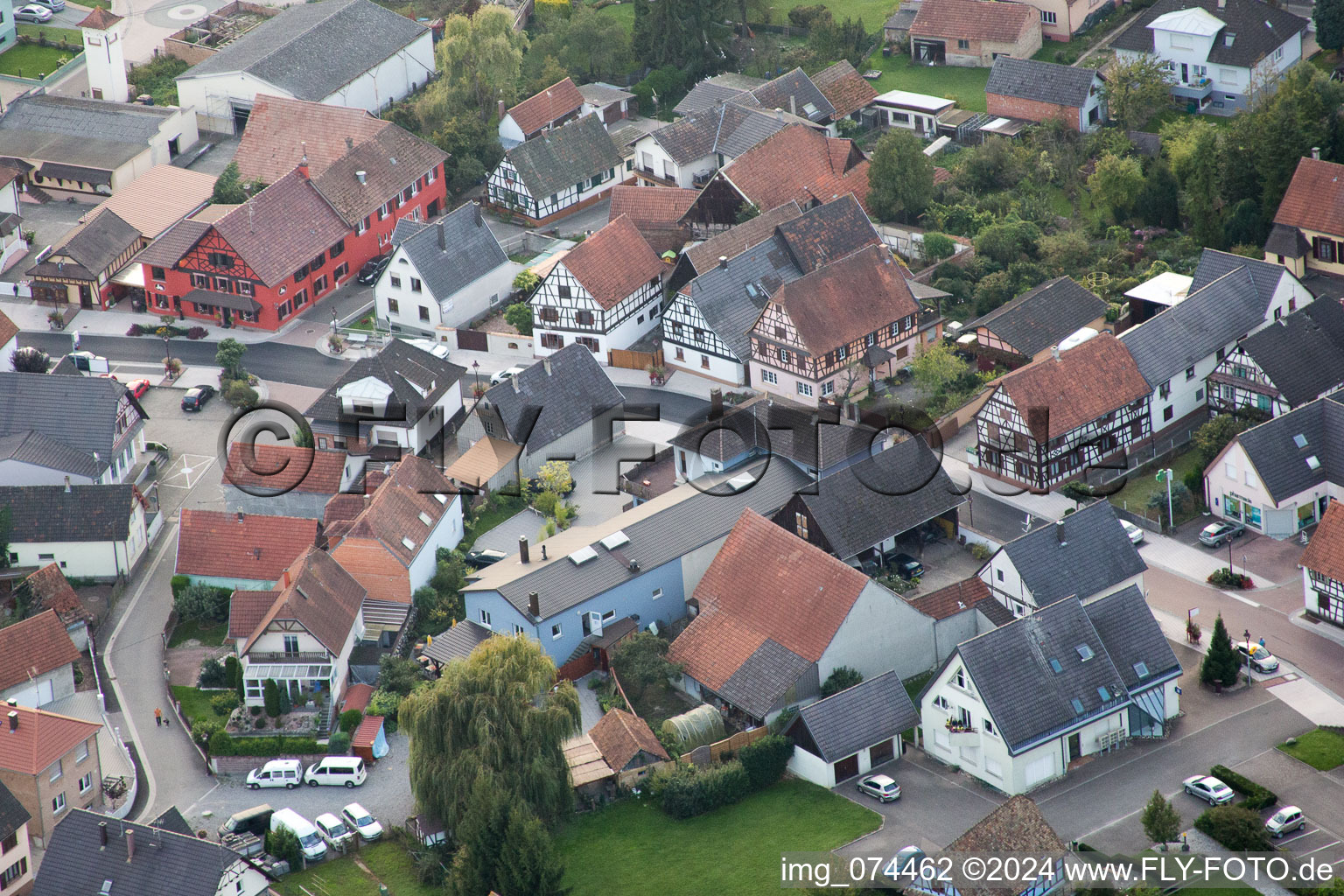 Vue aérienne de Caveau Gaentzbrunnel à Beinheim dans le département Bas Rhin, France