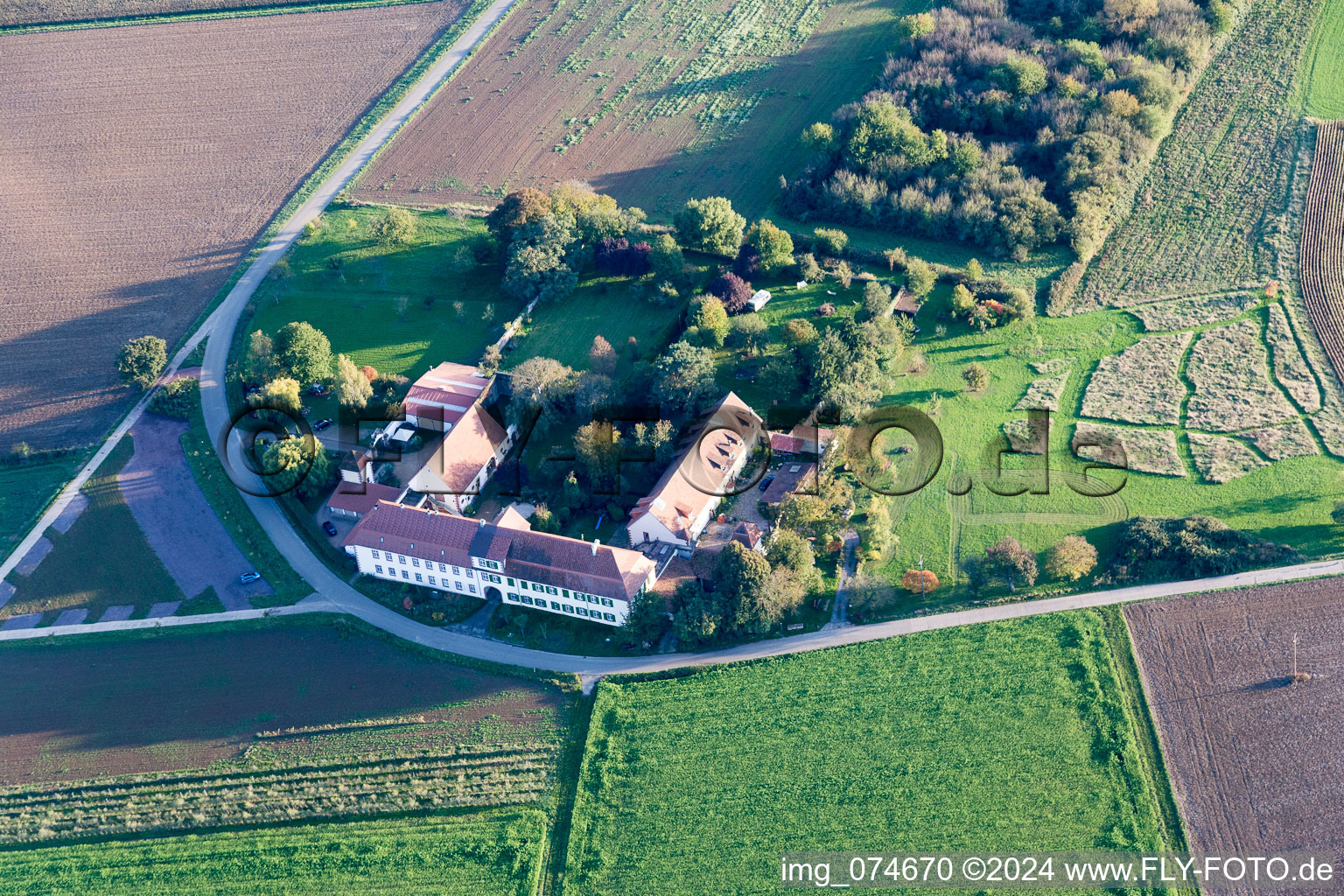 Vue oblique de Atelier pour résidences-services Atelier pour talents cachés à but non lucratif GmbH à Haftelhof à le quartier Haftelhof in Schweighofen dans le département Rhénanie-Palatinat, Allemagne