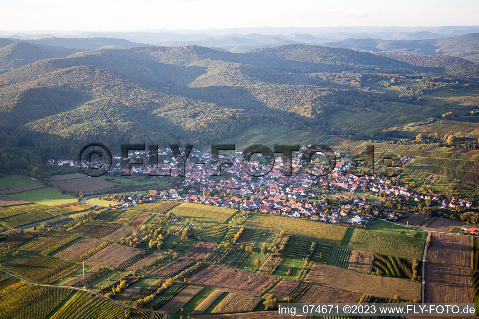 Vue aérienne de Oberotterbach dans le département Rhénanie-Palatinat, Allemagne