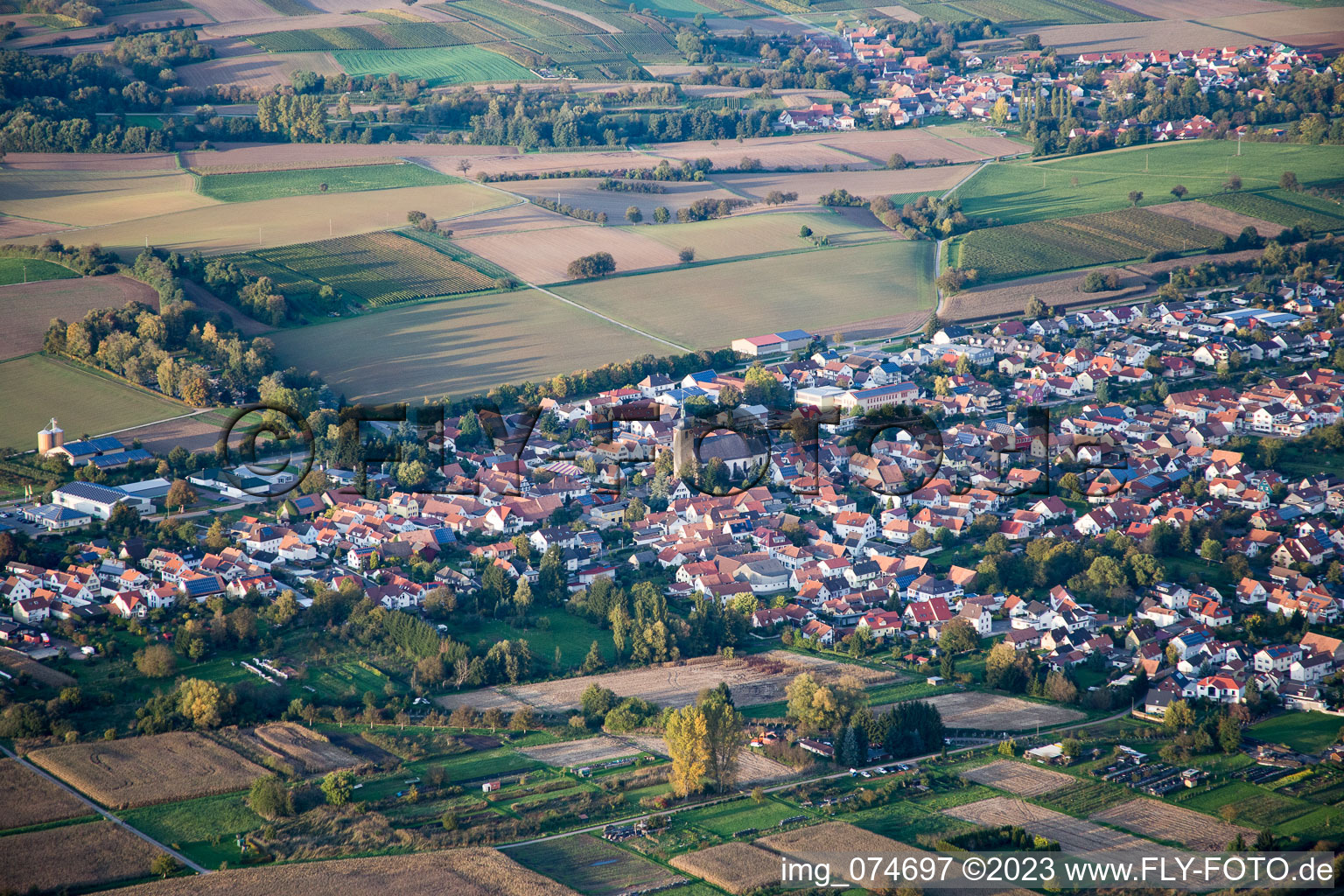 Kapsweyer dans le département Rhénanie-Palatinat, Allemagne depuis l'avion