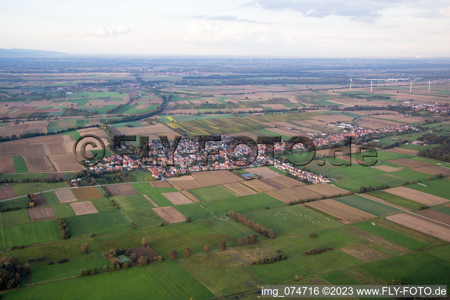 Vue aérienne de Du sud-ouest à Freckenfeld dans le département Rhénanie-Palatinat, Allemagne