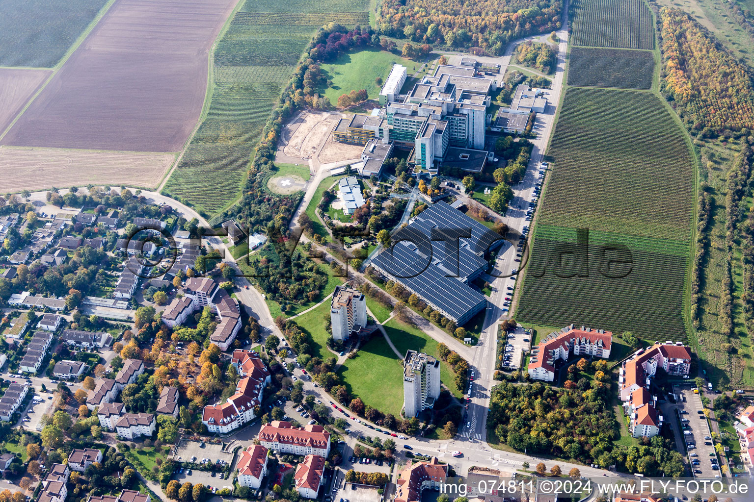 Vue aérienne de Terrain de l'hôpital Klinikum Worms gGmbH à le quartier Herrnsheim in Worms dans le département Rhénanie-Palatinat, Allemagne