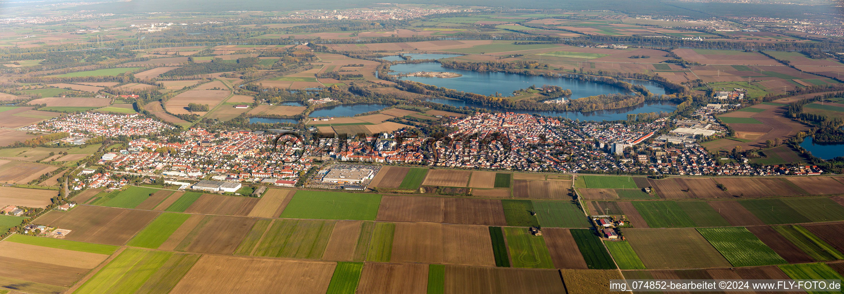 Vue aérienne de Vue sur la ville depuis le centre-ville dans le quartier de Roxheim à le quartier Bobenheim in Bobenheim-Roxheim dans le département Rhénanie-Palatinat, Allemagne