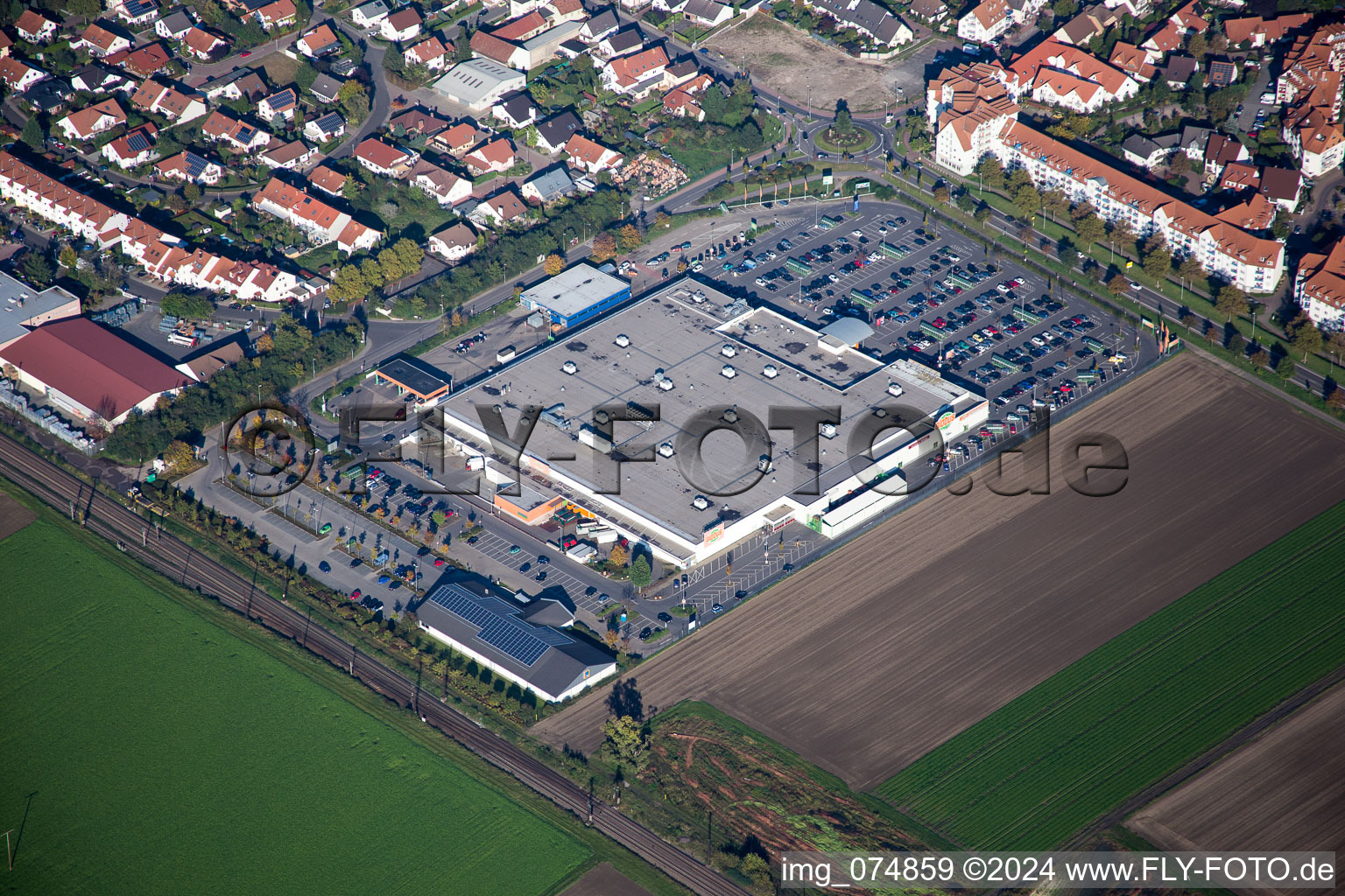 Vue aérienne de Globe à le quartier Bobenheim in Bobenheim-Roxheim dans le département Rhénanie-Palatinat, Allemagne