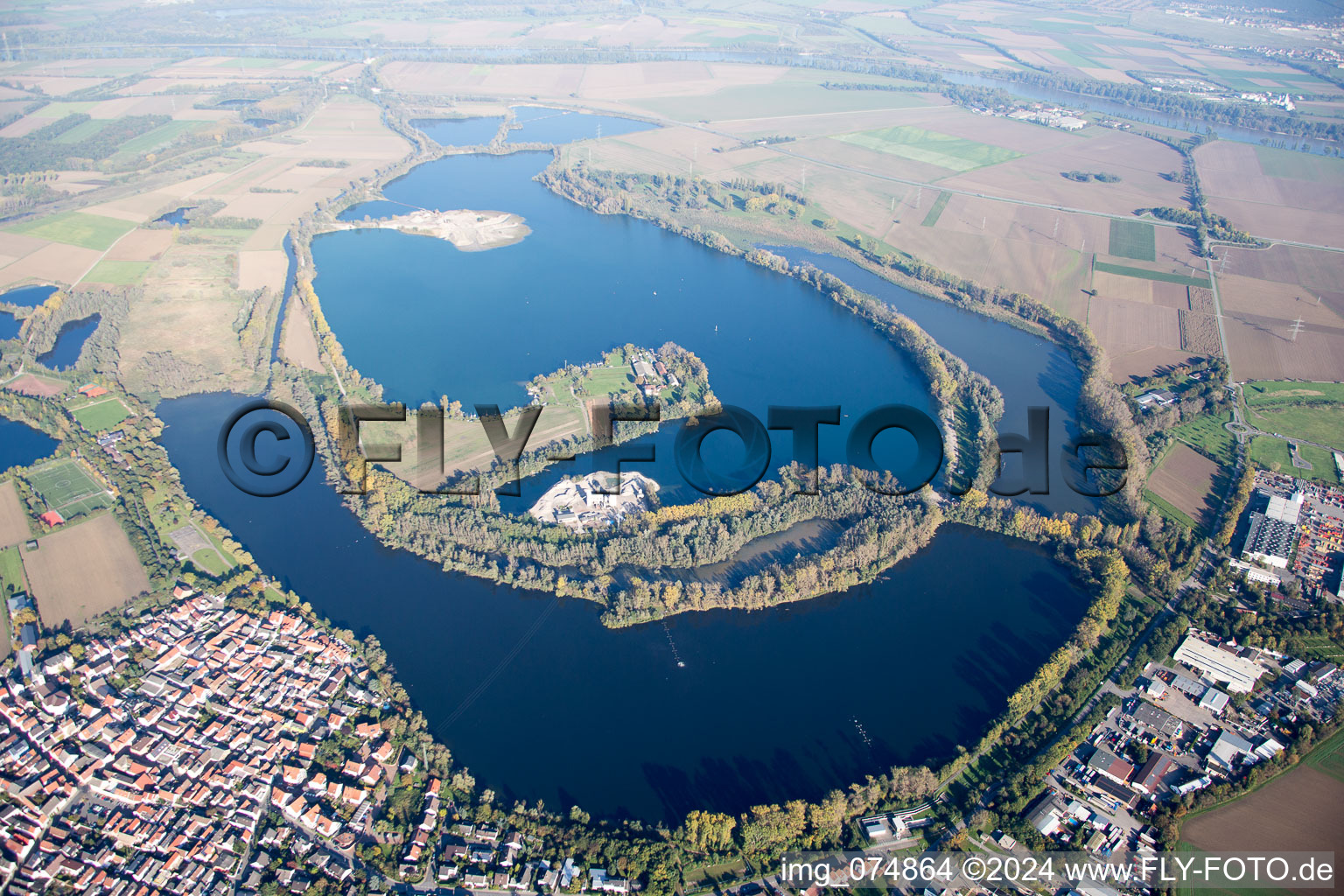 Vue aérienne de Zones riveraines du lac Silbersee à le quartier Roxheim in Bobenheim-Roxheim dans le département Rhénanie-Palatinat, Allemagne