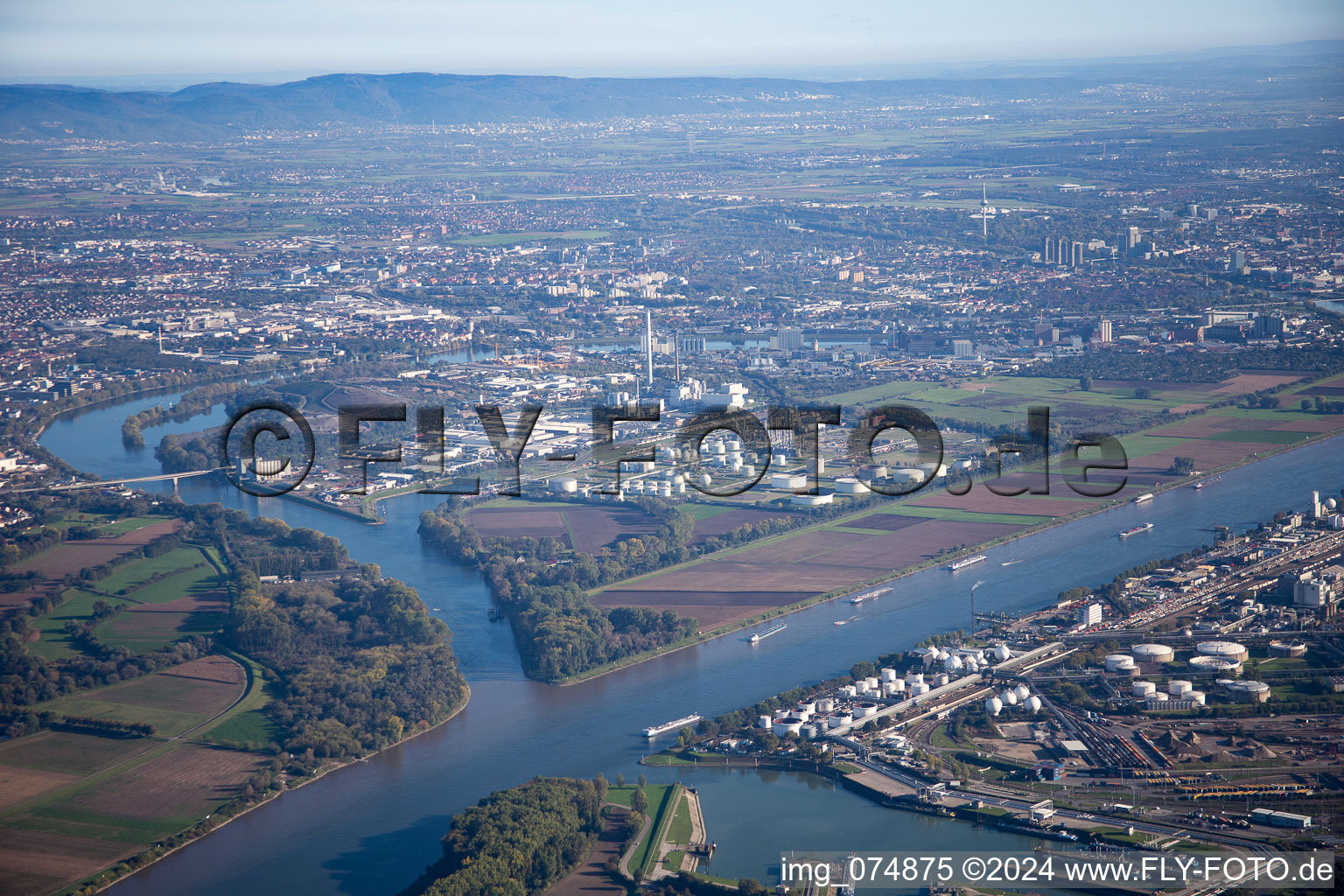 Vue aérienne de BASF Friesenheim à le quartier Neckarstadt-West in Mannheim dans le département Bade-Wurtemberg, Allemagne