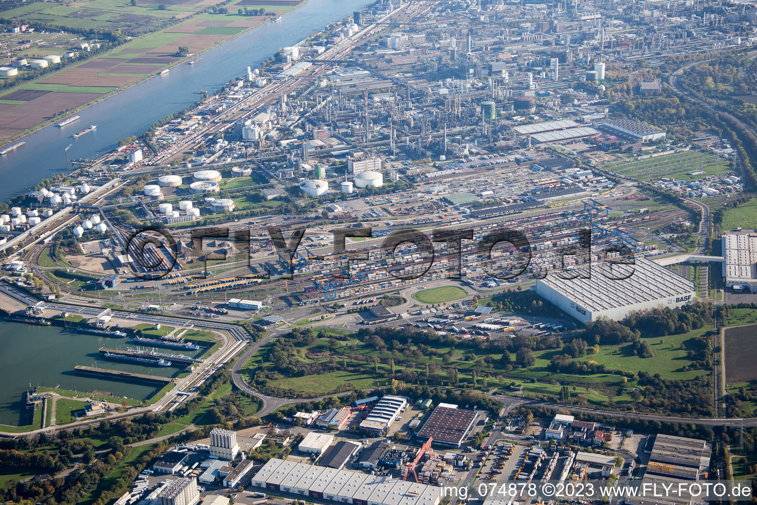 Vue aérienne de Du nord à le quartier BASF in Ludwigshafen am Rhein dans le département Rhénanie-Palatinat, Allemagne