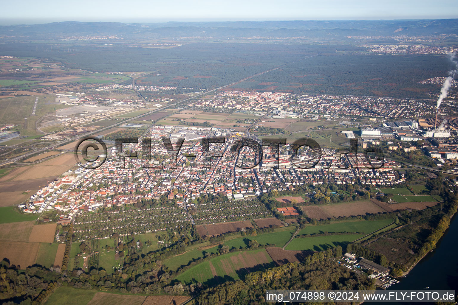 Vue aérienne de Quartier Sandhofen in Mannheim dans le département Bade-Wurtemberg, Allemagne