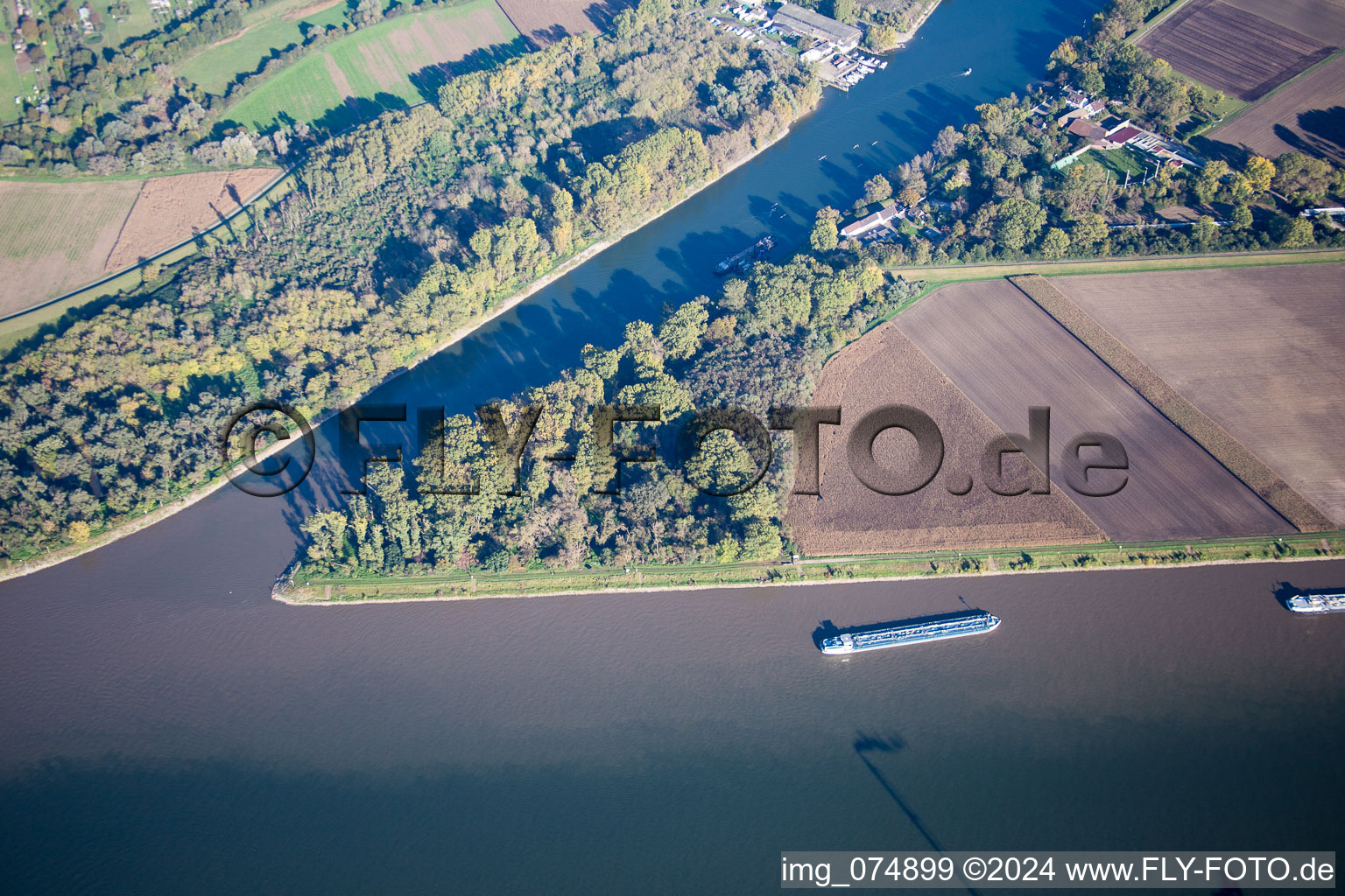 Vue aérienne de Friesenheim Vieux Rhin à le quartier Neckarstadt-West in Mannheim dans le département Bade-Wurtemberg, Allemagne