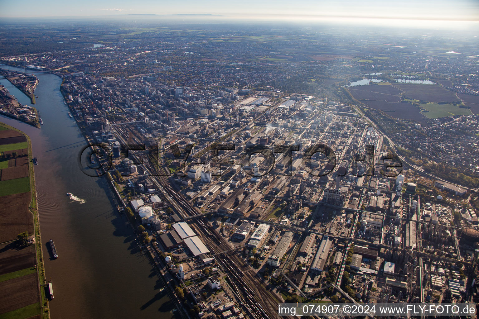 Photographie aérienne de Quartier BASF in Ludwigshafen am Rhein dans le département Rhénanie-Palatinat, Allemagne