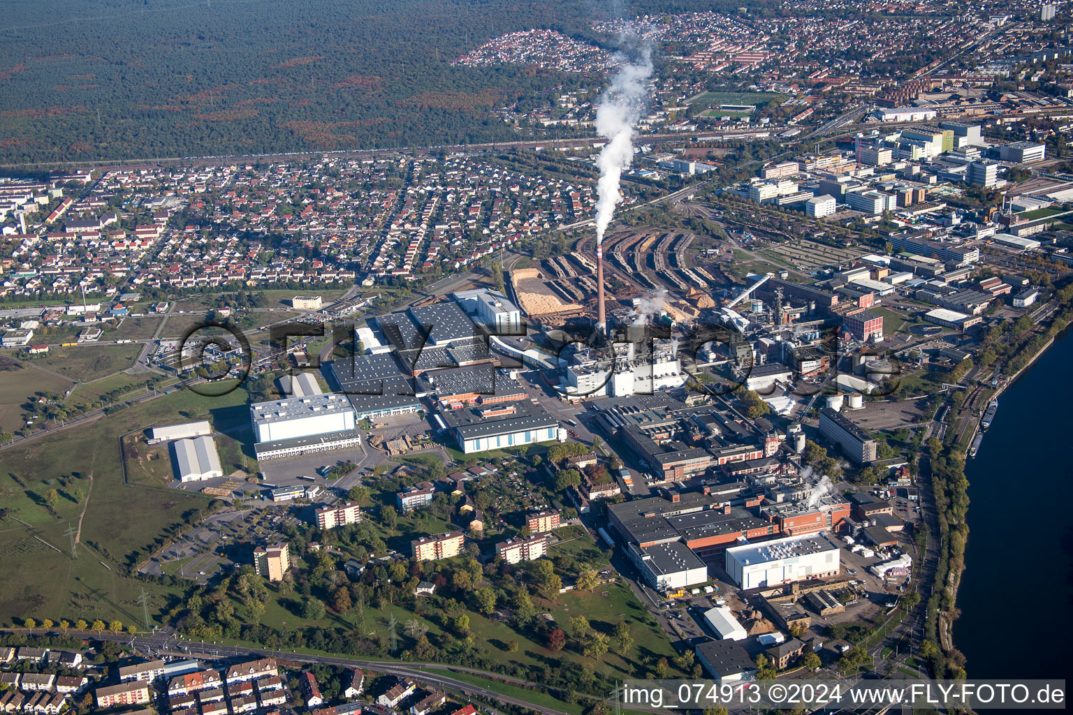 Photographie aérienne de Site de l'usine SCA HYGIENE PRODUCTS GmbH dans le quartier de Waldhof à le quartier Sandhofen in Mannheim dans le département Bade-Wurtemberg, Allemagne
