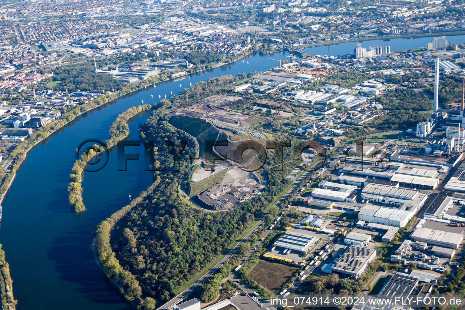 Vue aérienne de Décharge Friesenheimer Insel (Monte Scherbolino) à le quartier Neckarstadt-West in Mannheim dans le département Bade-Wurtemberg, Allemagne