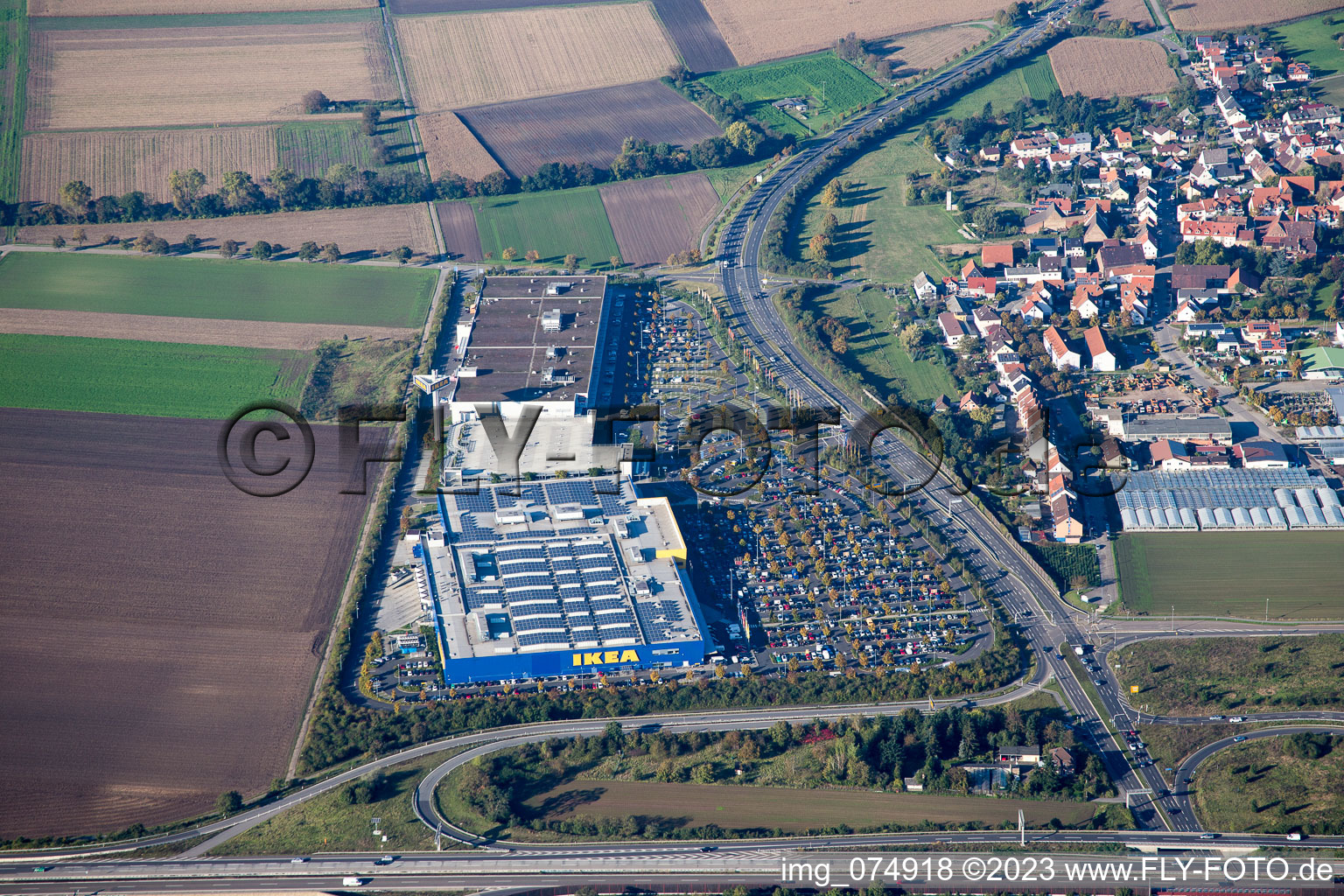 Vue aérienne de IKEA à le quartier Sandhofen in Mannheim dans le département Bade-Wurtemberg, Allemagne