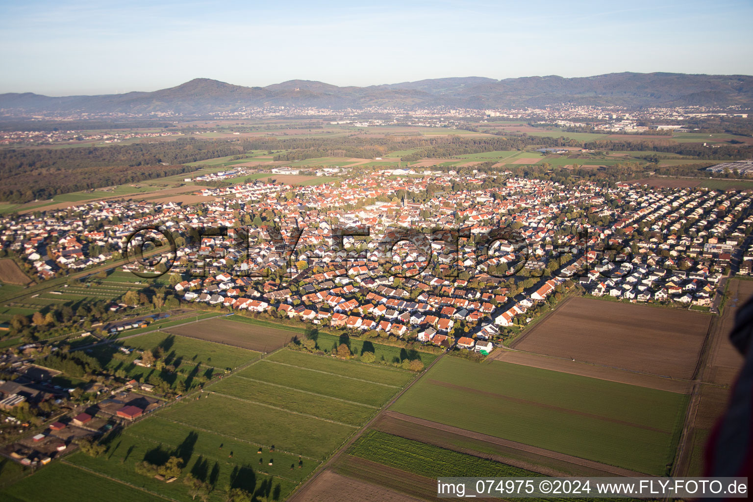 Photographie aérienne de Einhausen à Lorsch dans le département Hesse, Allemagne