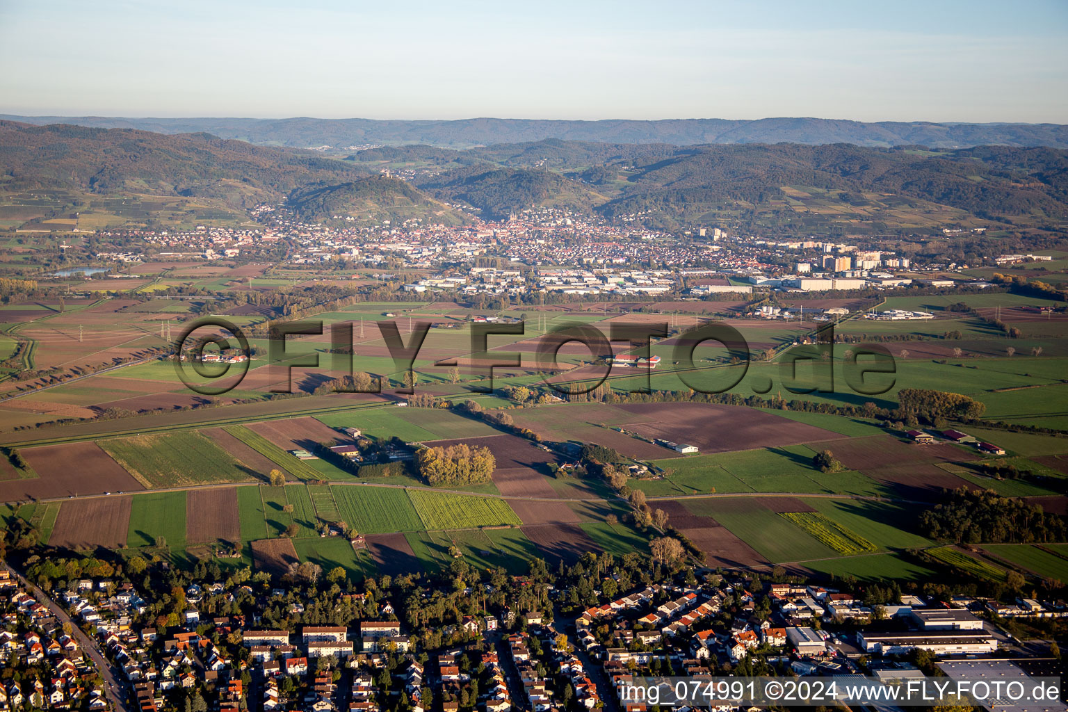 Vue aérienne de (Bergstrasse) de Lorsch à Heppenheim dans le département Hesse, Allemagne