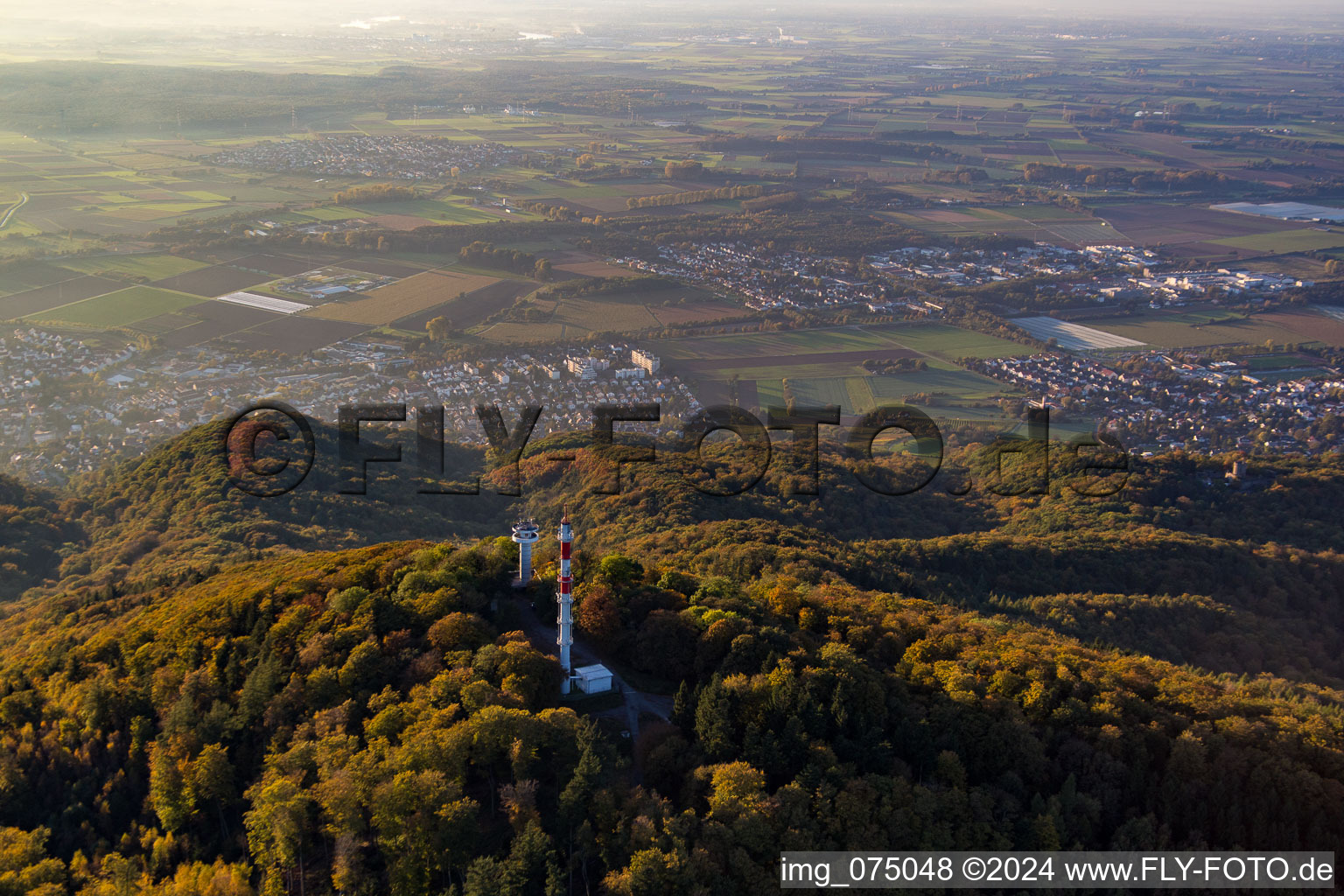 Vue aérienne de Tour radio à le quartier Hochstädten in Bensheim dans le département Hesse, Allemagne