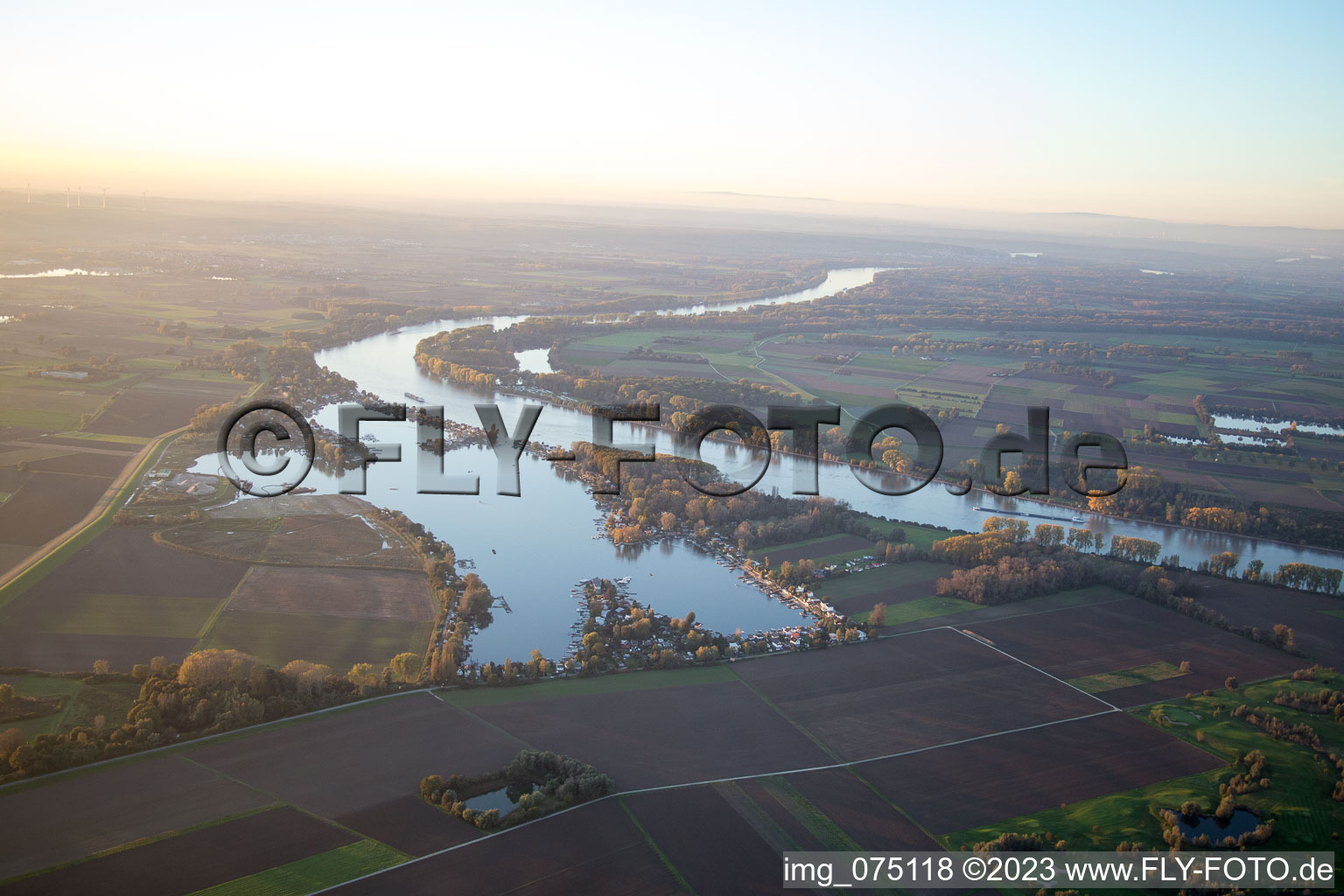 Photographie aérienne de Gernsheim dans le département Hesse, Allemagne
