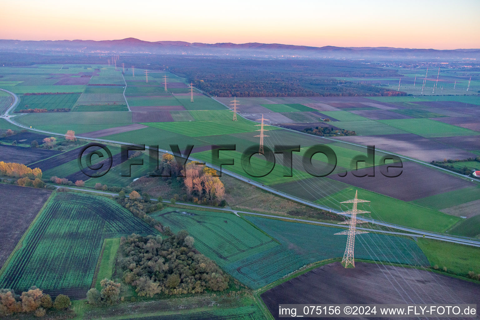 Vue aérienne de Groß-Rohrheim dans le département Hesse, Allemagne