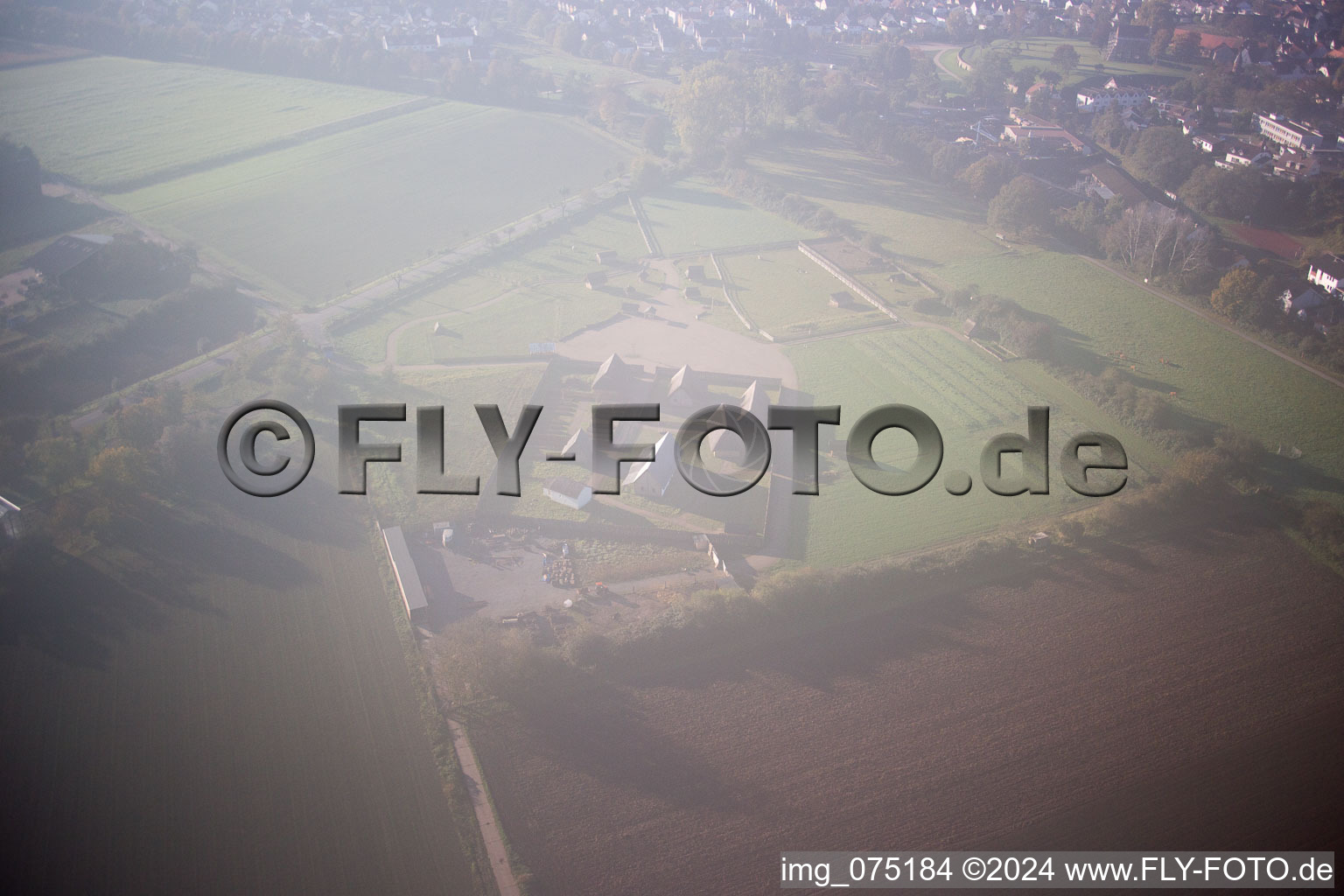 Lorsch dans le département Hesse, Allemagne du point de vue du drone