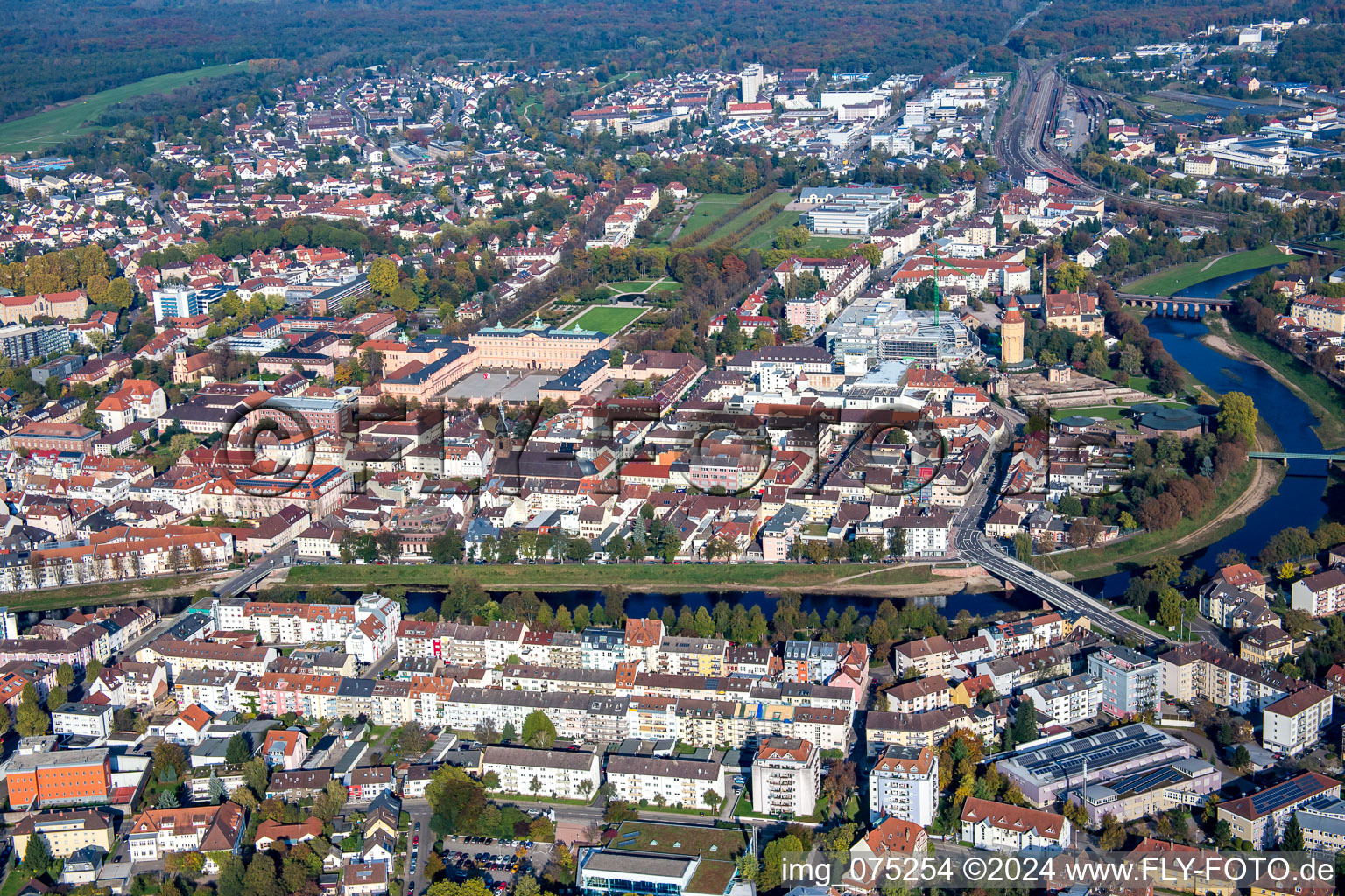 Vue aérienne de Pont sur la B36 au-dessus de la Murg Ost à Rastatt dans le département Bade-Wurtemberg, Allemagne