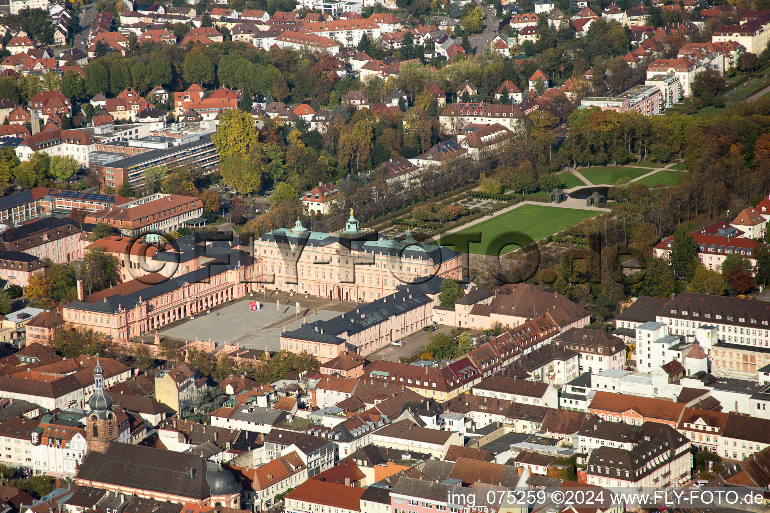 Vue aérienne de Château - château résidentiel Rastatt sur Herrenstrasse dans le quartier du centre-ville Rastatt à Rastatt dans le département Bade-Wurtemberg, Allemagne