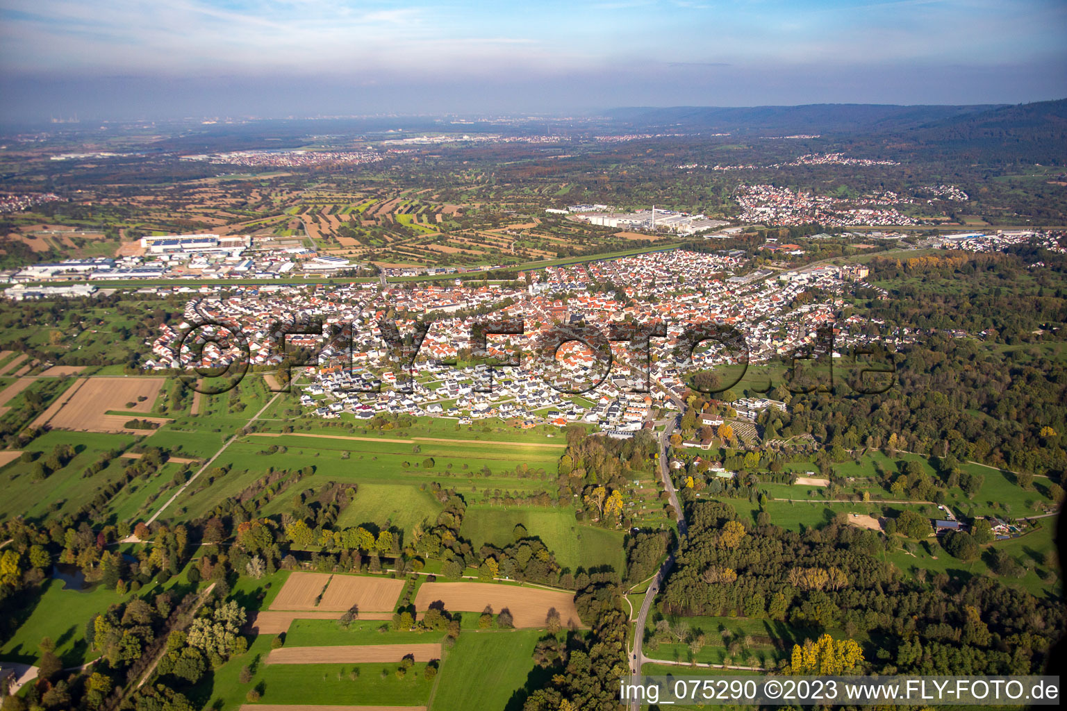 Vue aérienne de Kuppenheim dans le département Bade-Wurtemberg, Allemagne