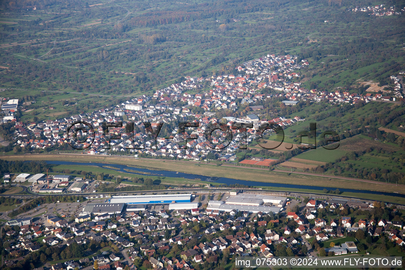 Vue d'oiseau de Kuppenheim dans le département Bade-Wurtemberg, Allemagne