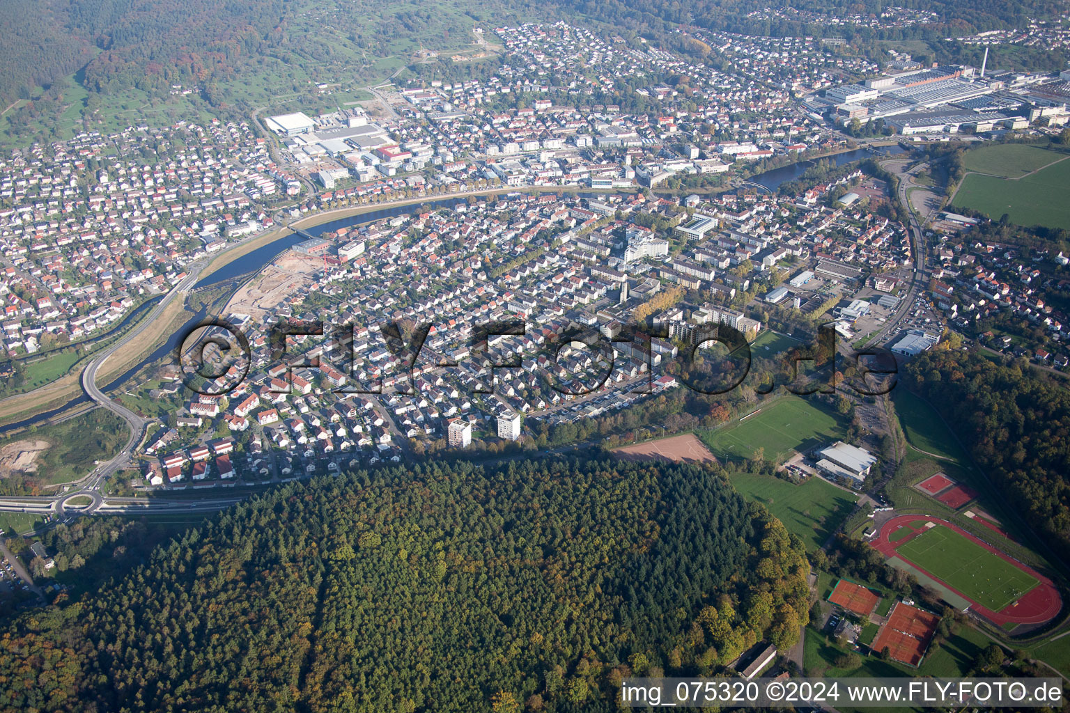 Vue d'oiseau de Gaggenau dans le département Bade-Wurtemberg, Allemagne