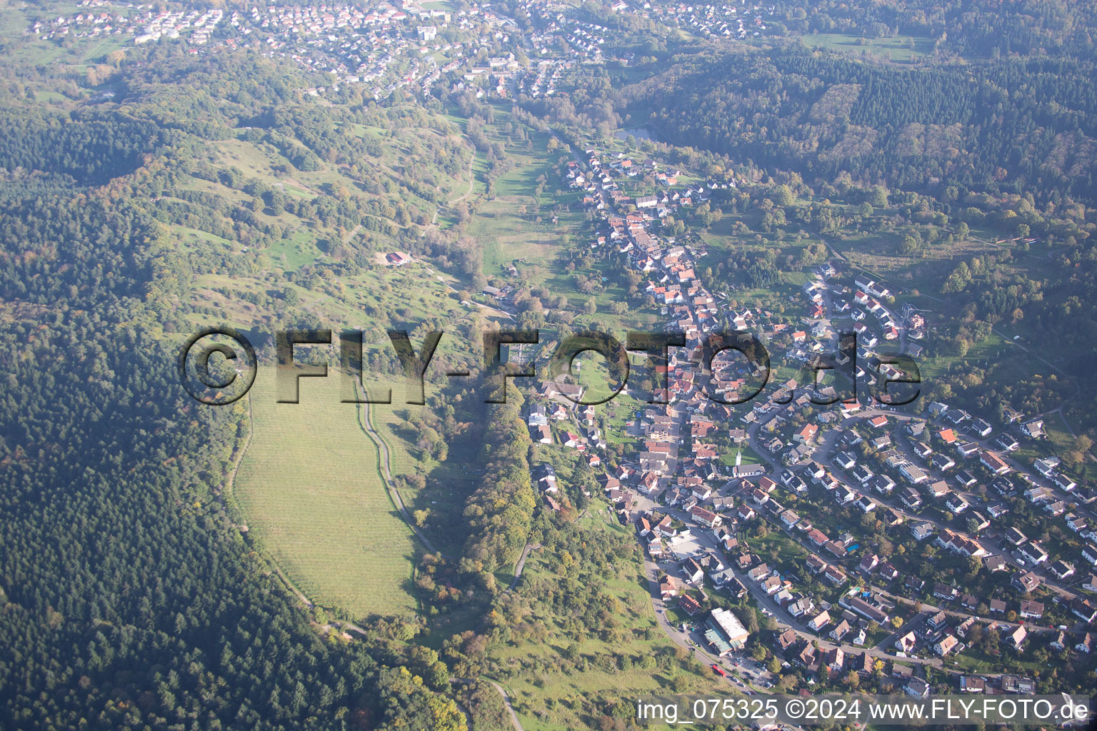 Vue aérienne de Staufenberg à Gernsbach dans le département Bade-Wurtemberg, Allemagne