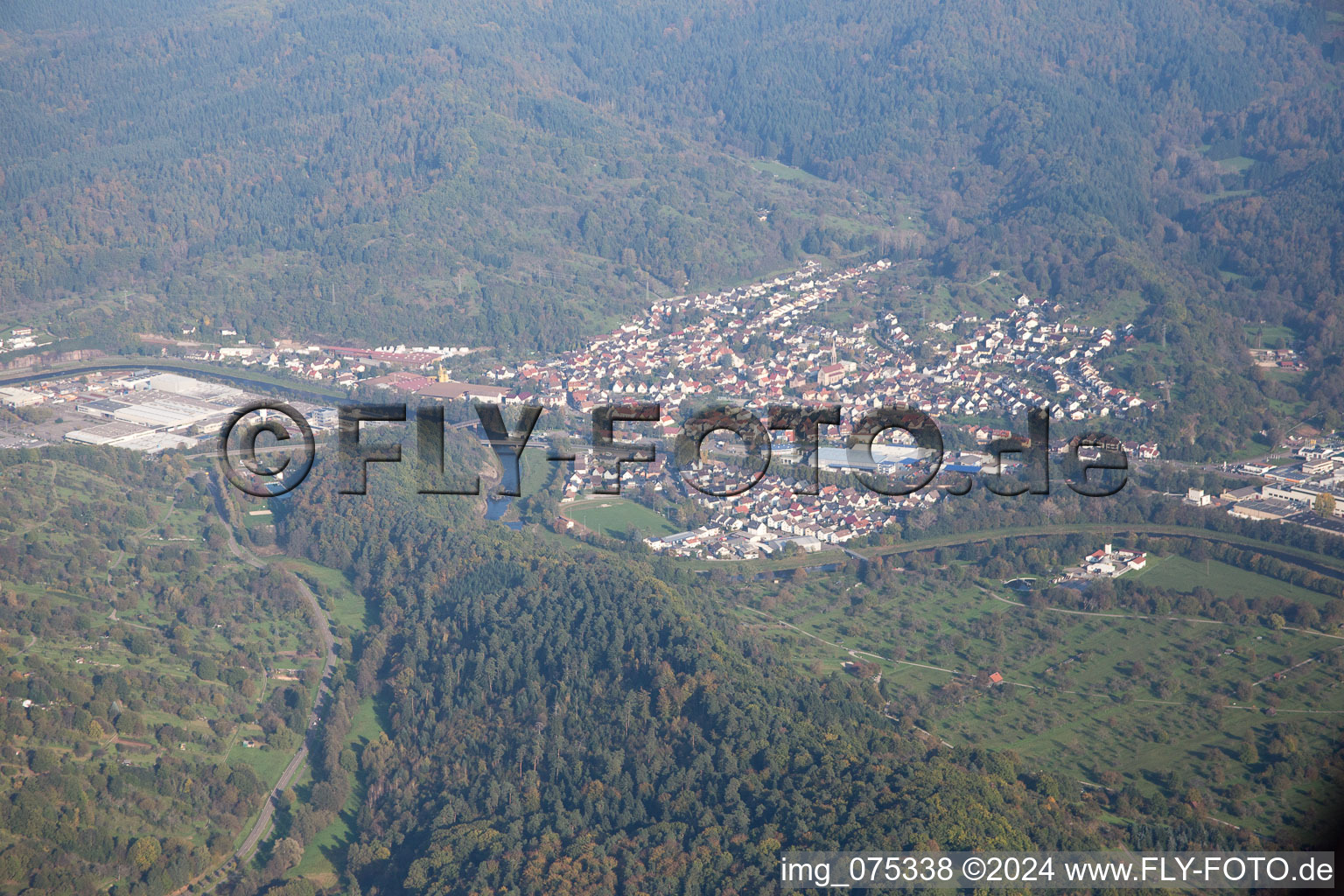 Vue aérienne de Gernsbach dans le département Bade-Wurtemberg, Allemagne