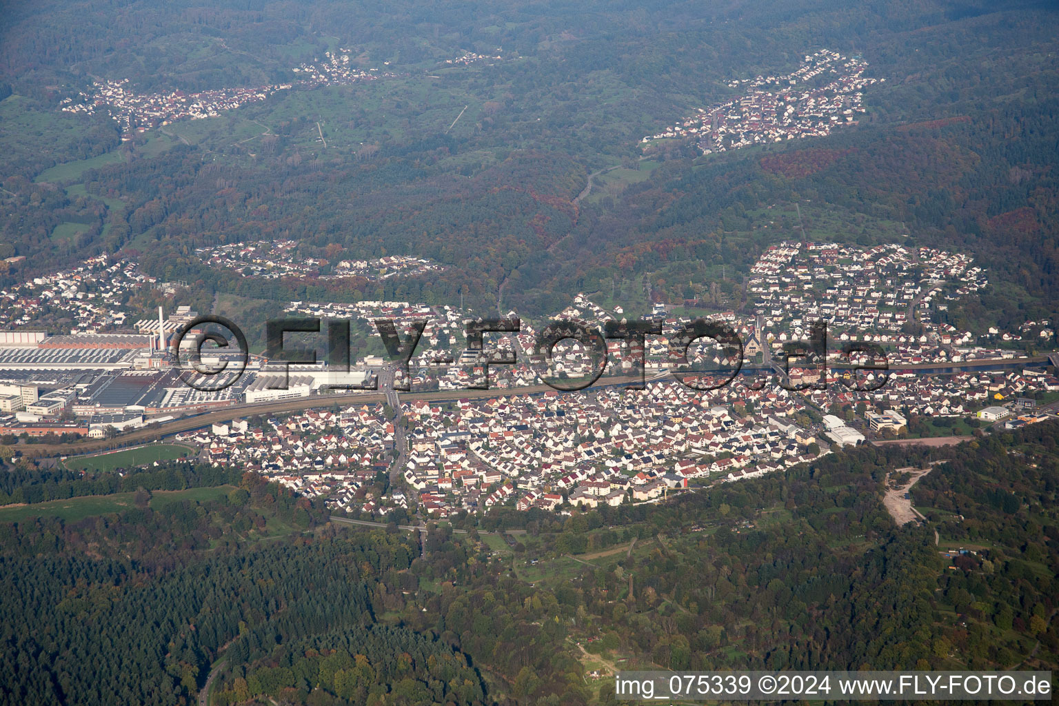 Vue aérienne de Gernsbach dans le département Bade-Wurtemberg, Allemagne