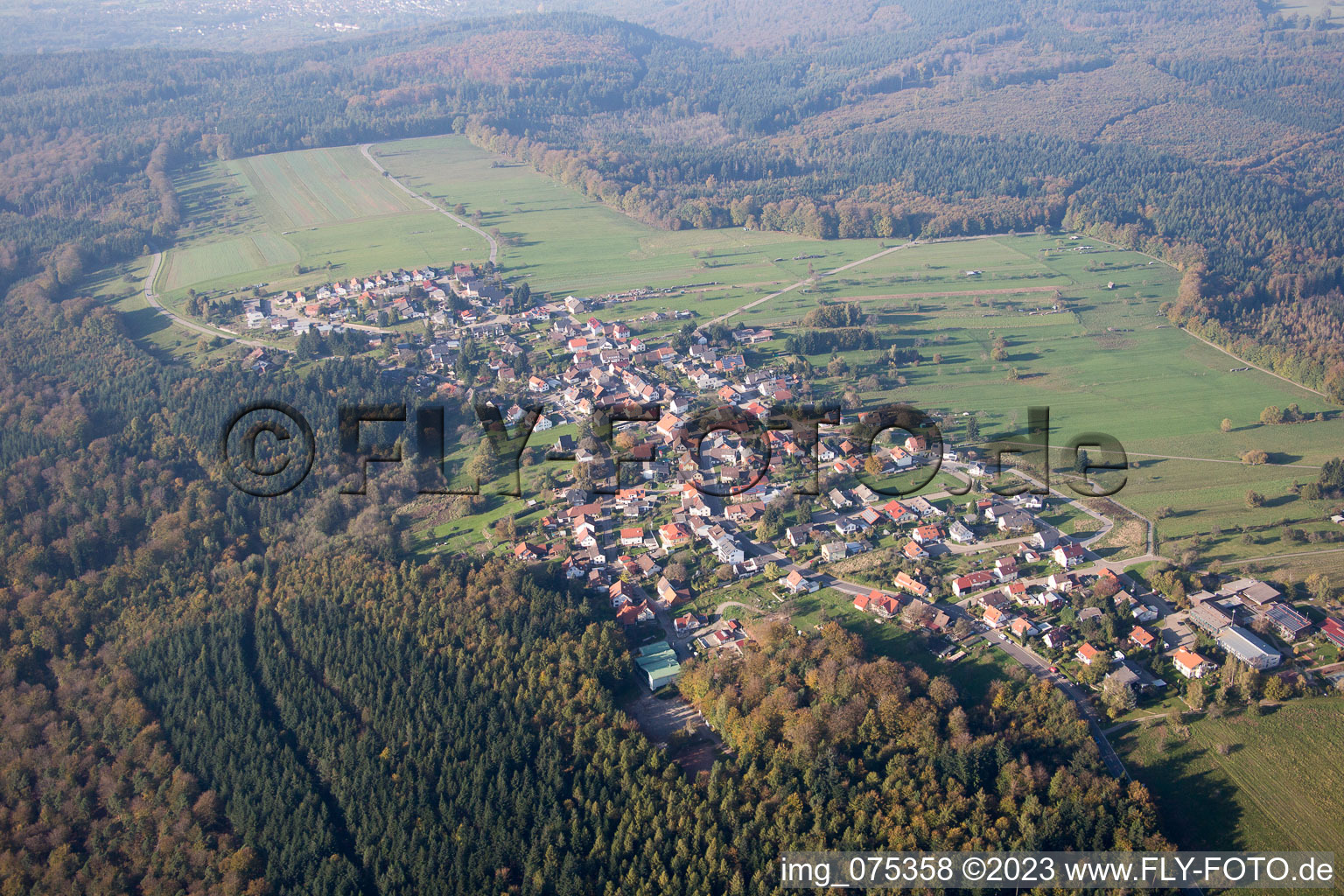 Vue aérienne de Moosbronn dans le département Bade-Wurtemberg, Allemagne