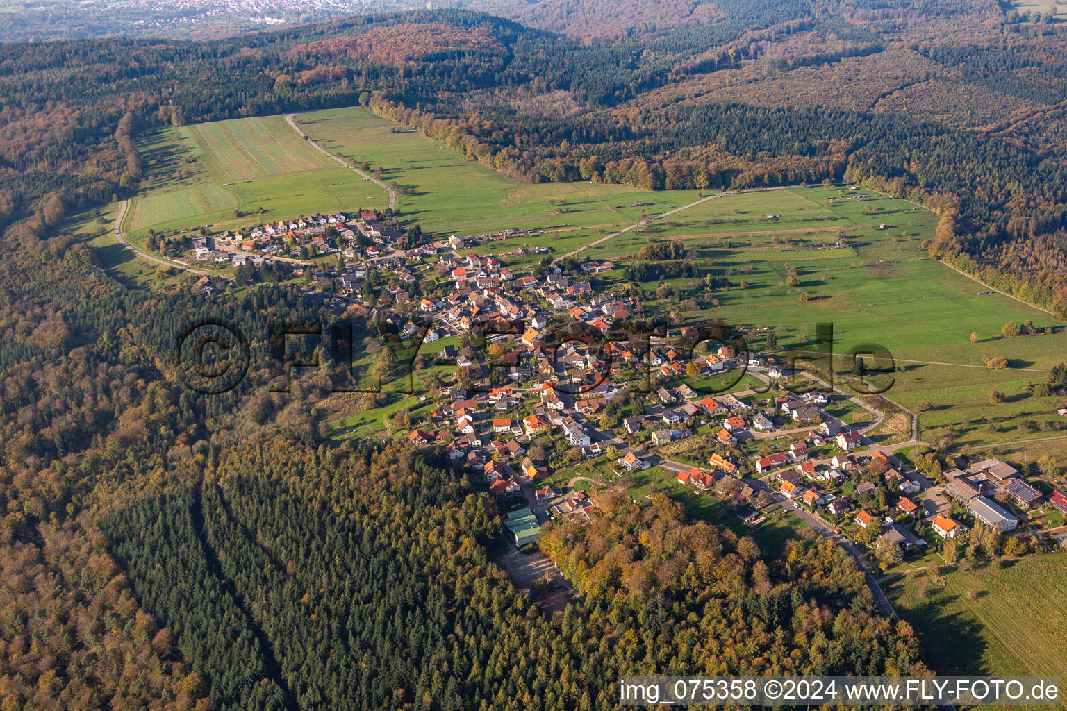 Vue aérienne de Moosbronn dans le département Bade-Wurtemberg, Allemagne