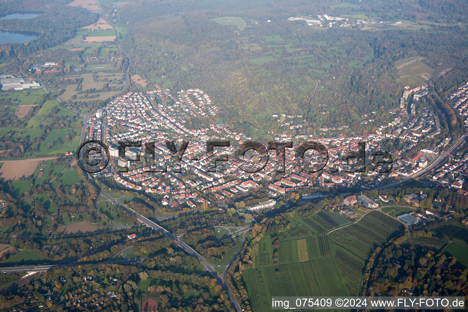 Vue aérienne de Quartier Grötzingen in Karlsruhe dans le département Bade-Wurtemberg, Allemagne